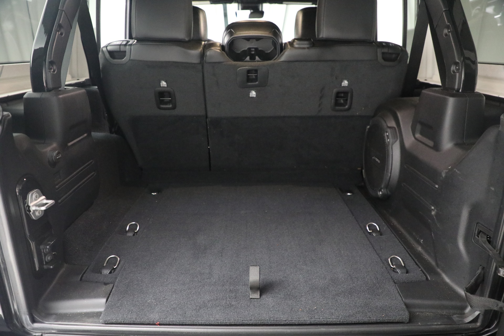 Used-2021-Jeep-Wrangler-Unlimited-Rubicon-392