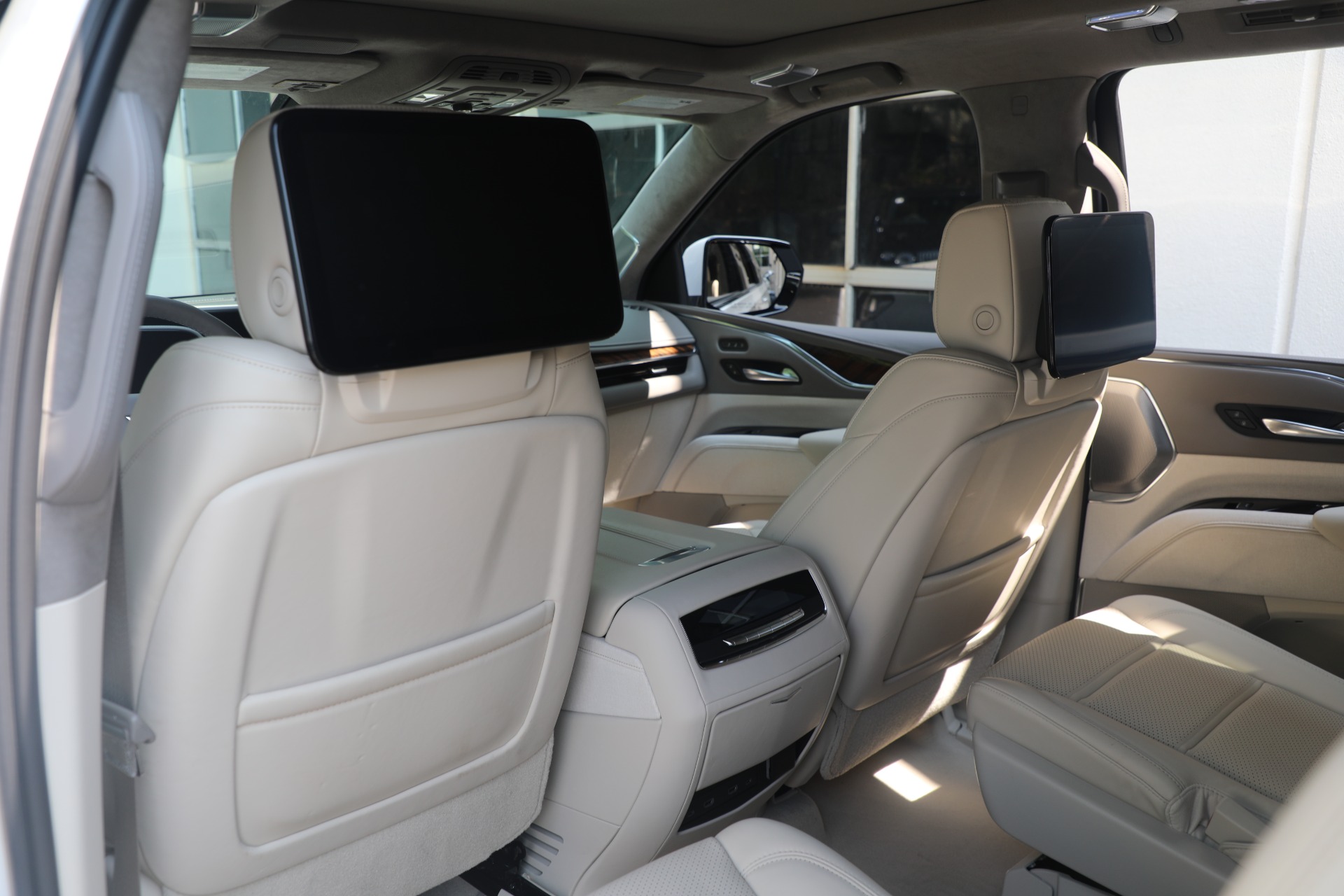 Used-2021-Cadillac-Escalade-ESV-Premium-Luxury-Platinum