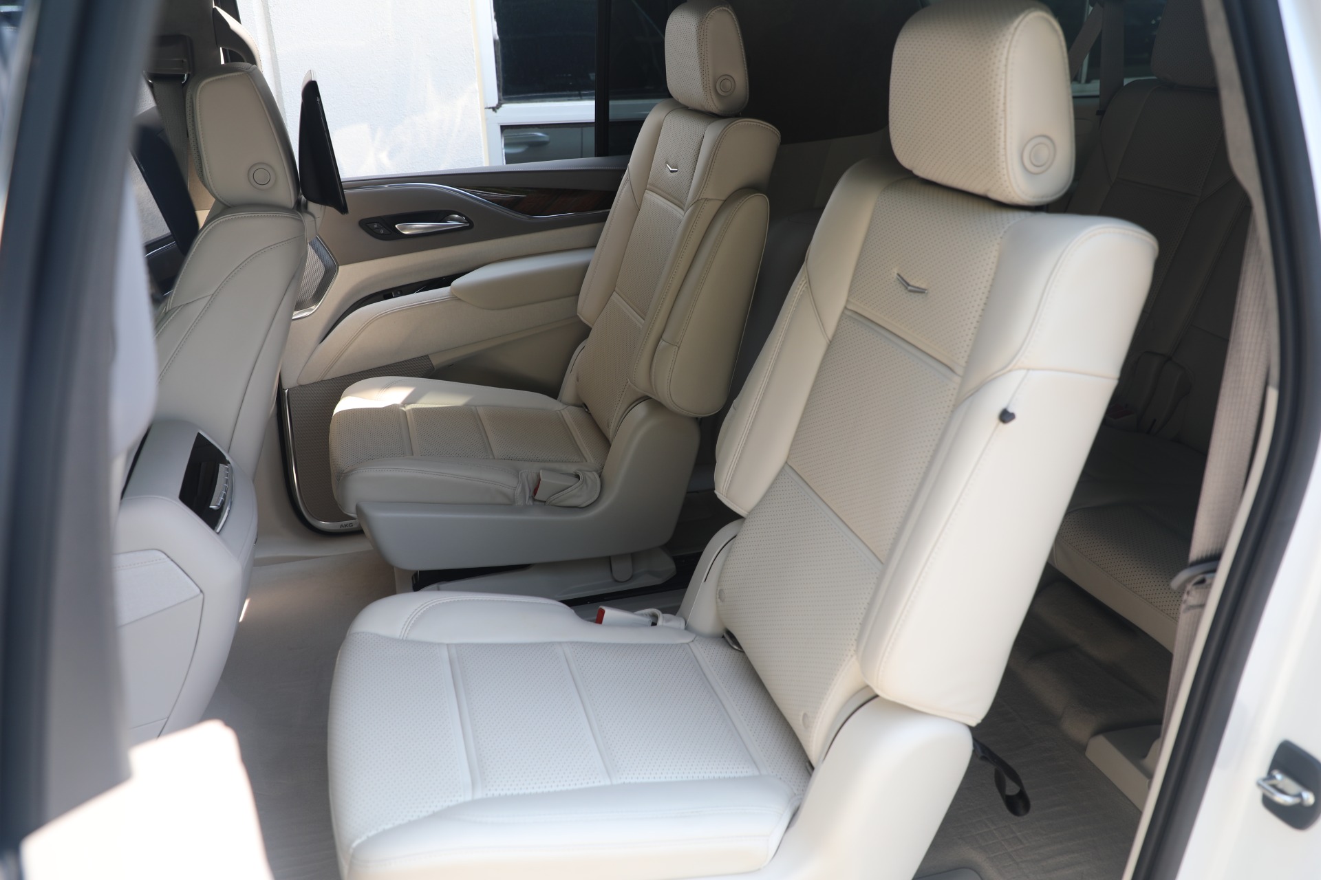 Used-2021-Cadillac-Escalade-ESV-Premium-Luxury-Platinum