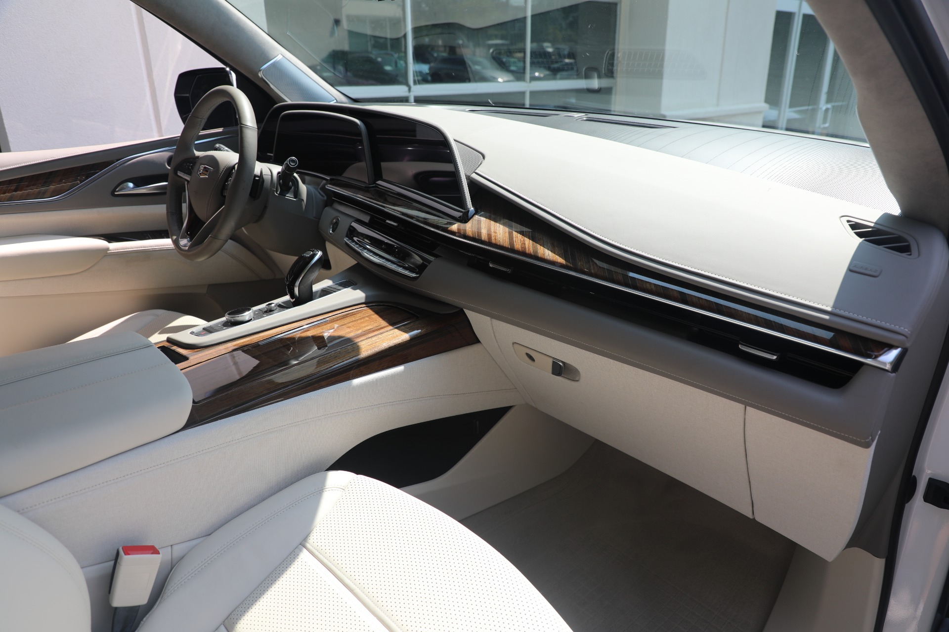 Used-2021-Cadillac-Escalade-ESV-Premium-Luxury-Platinum