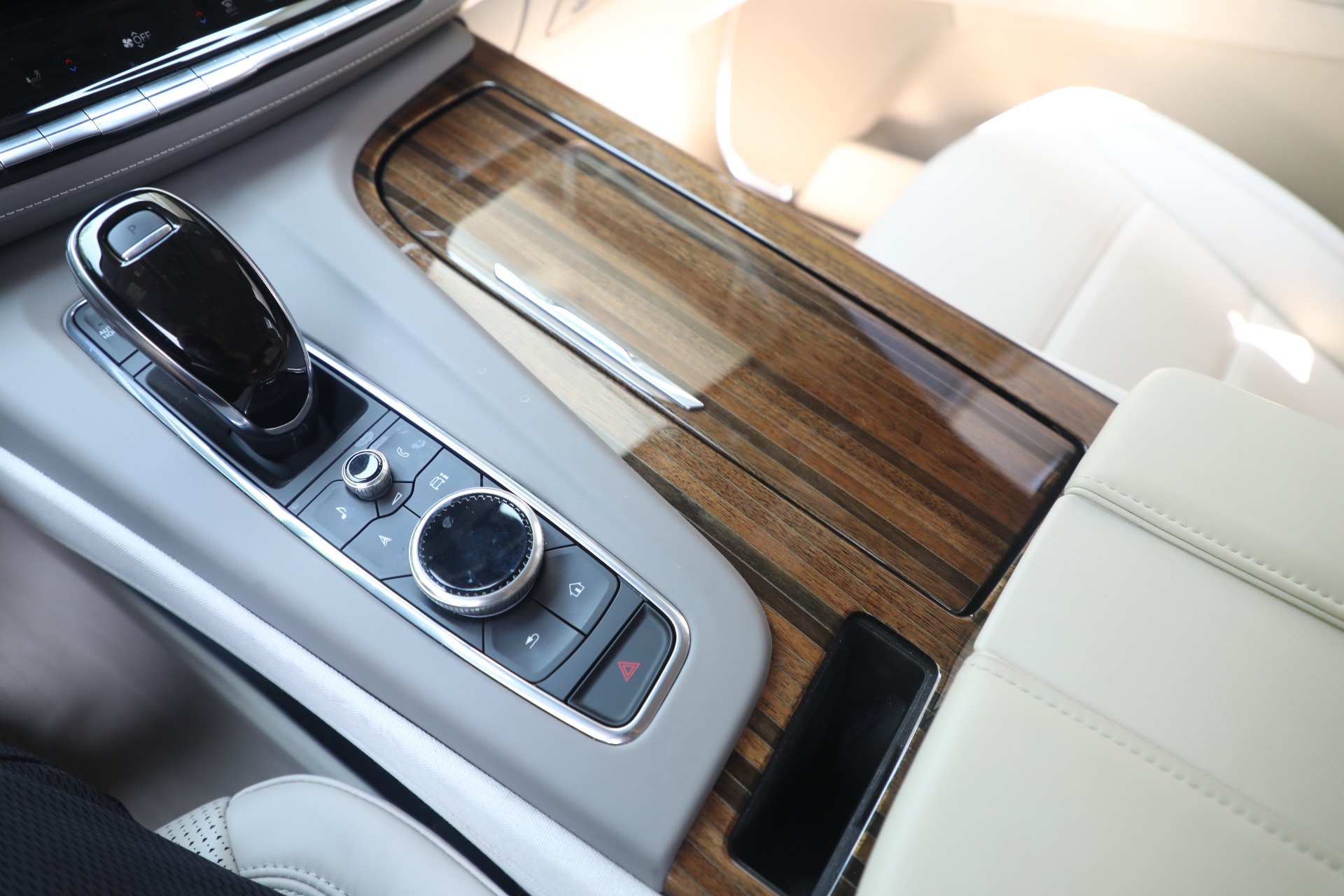 Used-2021-Cadillac-Escalade-ESV-Premium-Luxury-Platinum