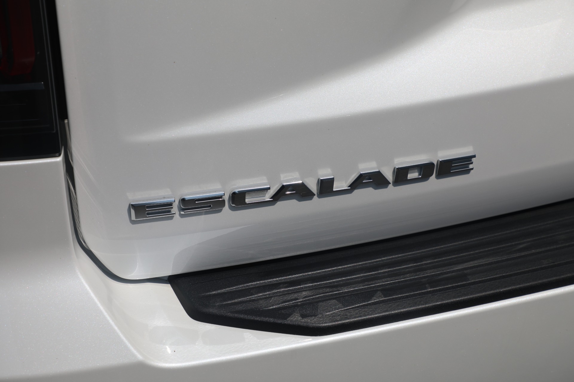 Used-2021-Cadillac-Escalade-ESV-Premium-Luxury-Platinum