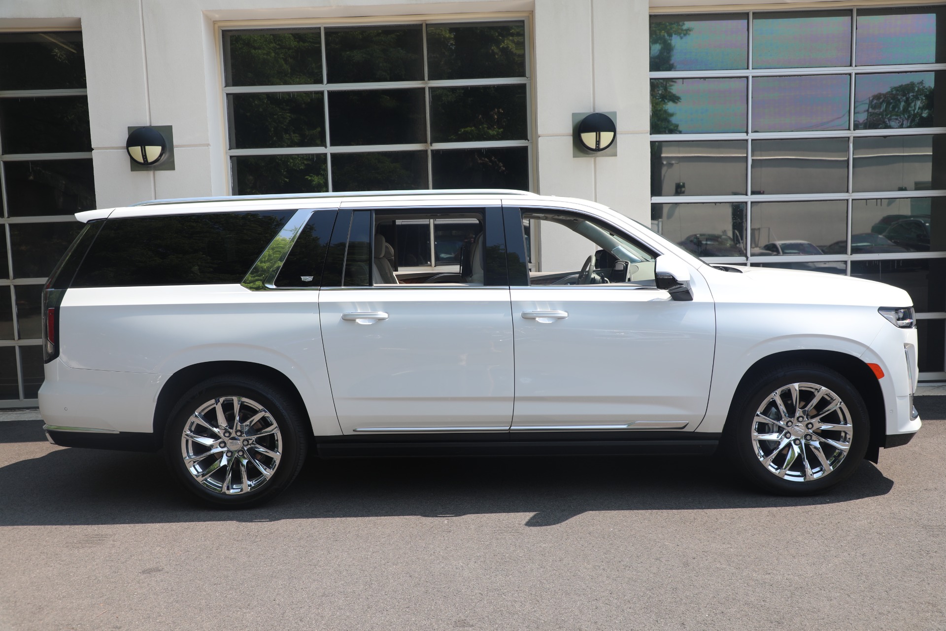 Used-2021-Cadillac-Escalade-ESV-Premium-Luxury-Platinum