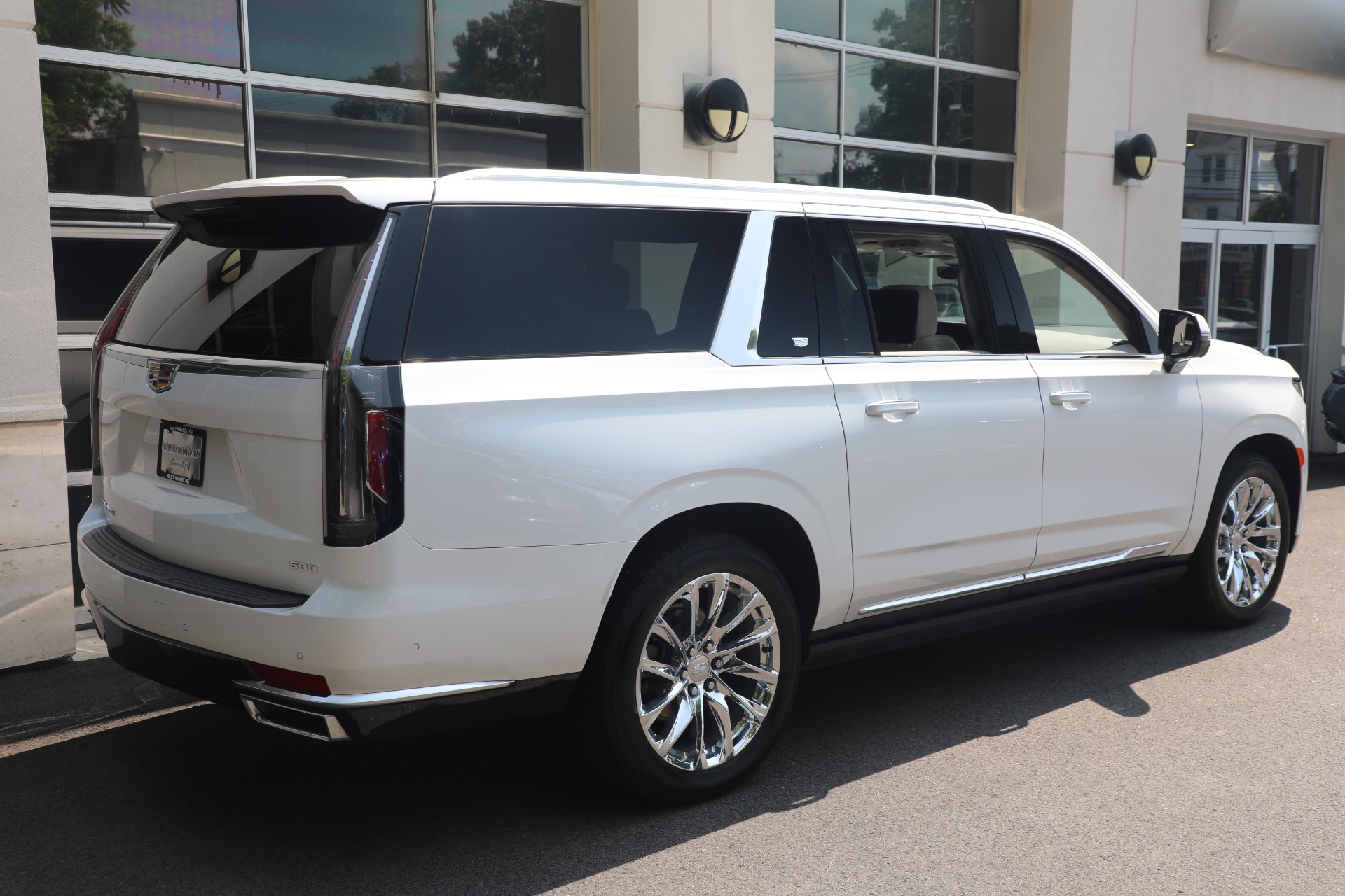 Used-2021-Cadillac-Escalade-ESV-Premium-Luxury-Platinum