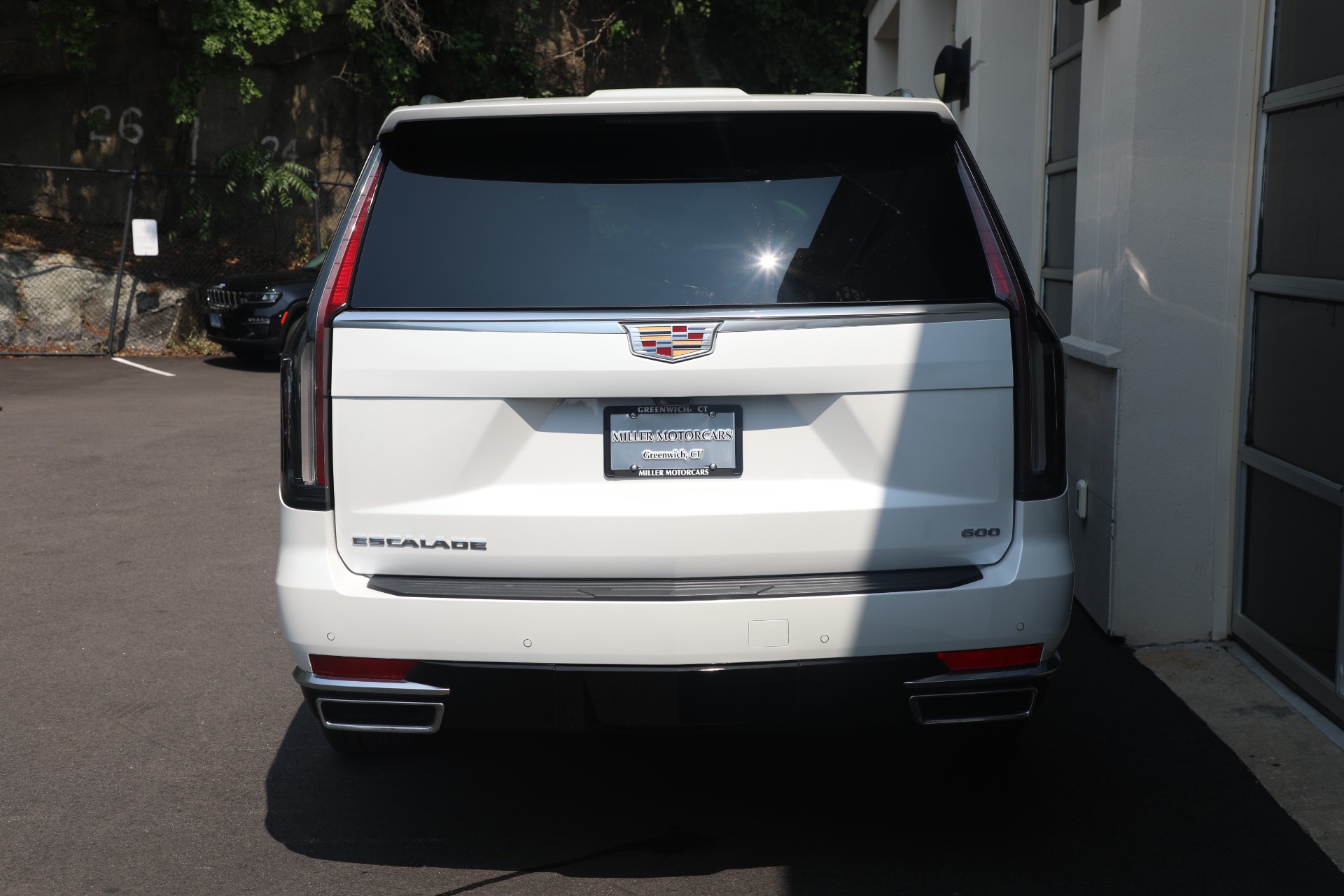 Used-2021-Cadillac-Escalade-ESV-Premium-Luxury-Platinum