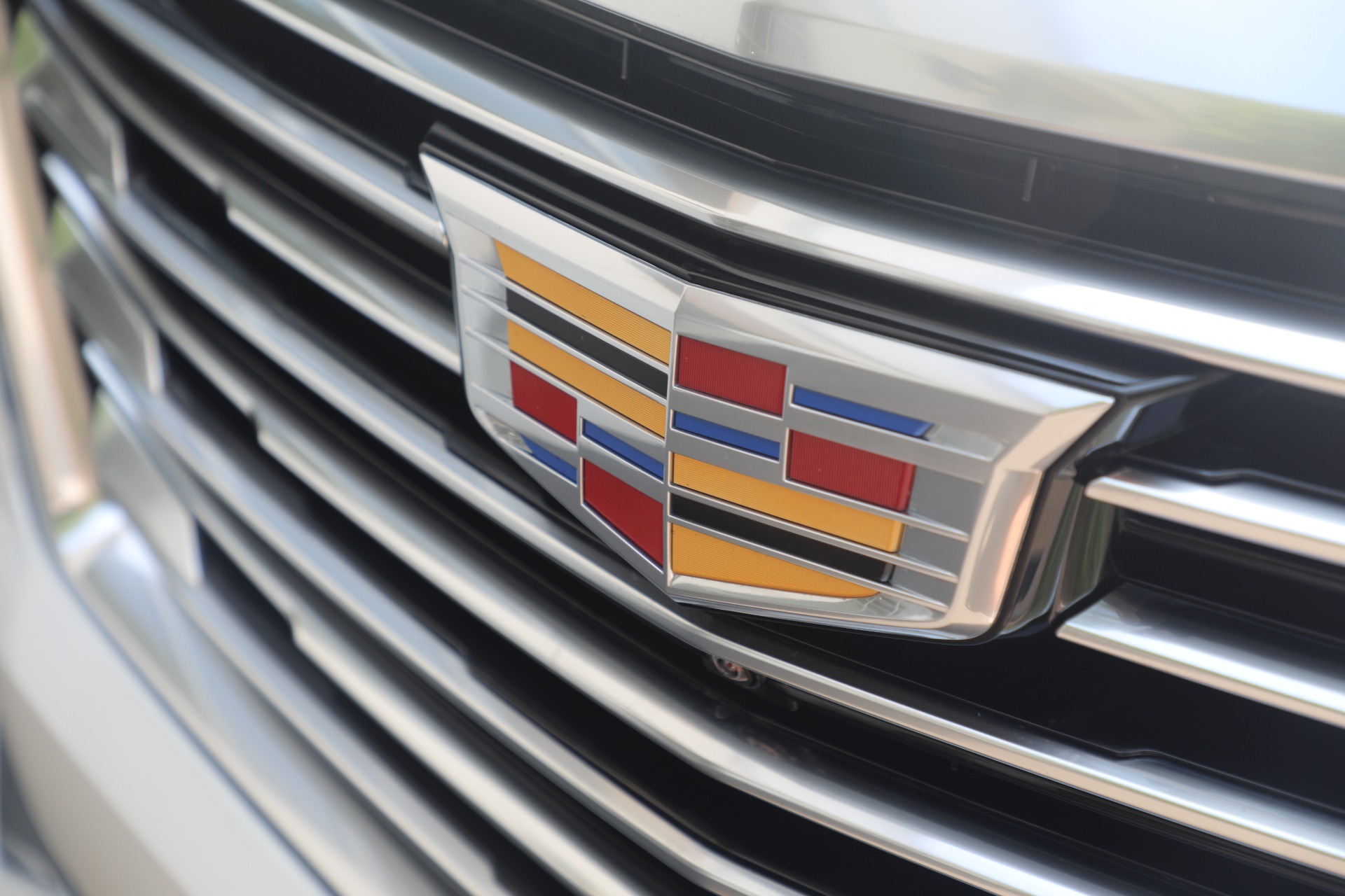 Used-2021-Cadillac-Escalade-ESV-Premium-Luxury-Platinum