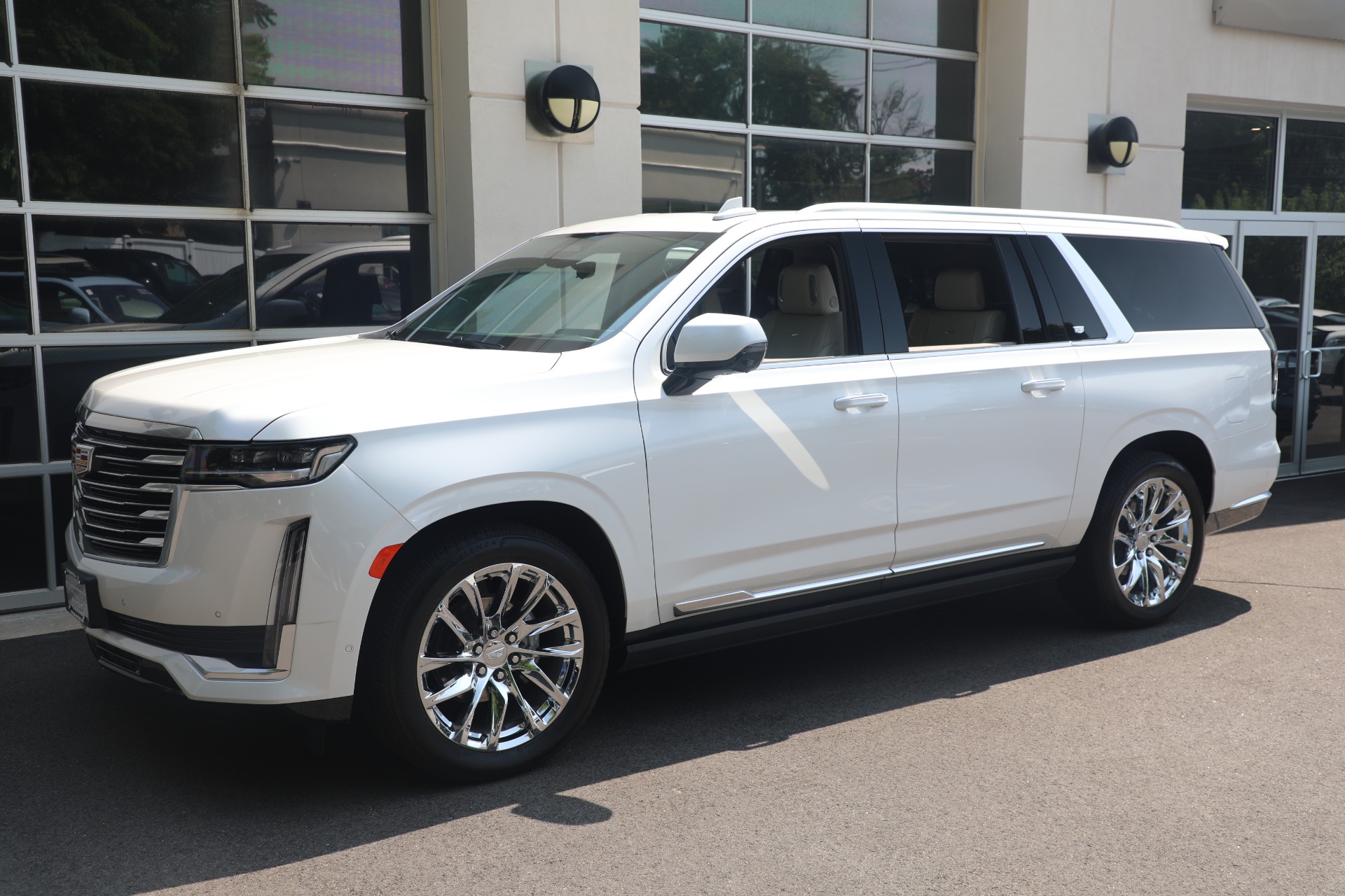 Used-2021-Cadillac-Escalade-ESV-Premium-Luxury-Platinum