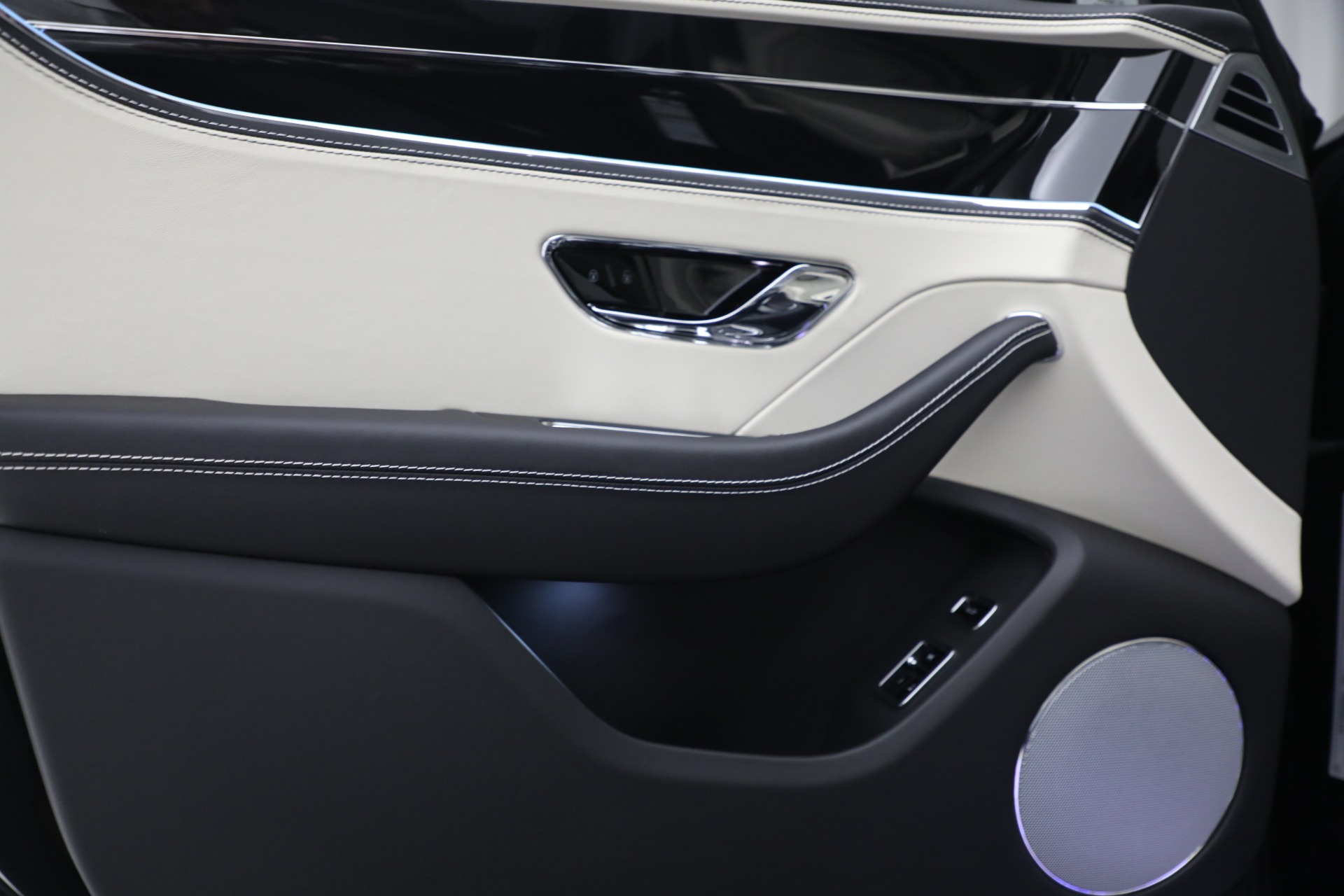 New-2023-Bentley-Flying-Spur-V8