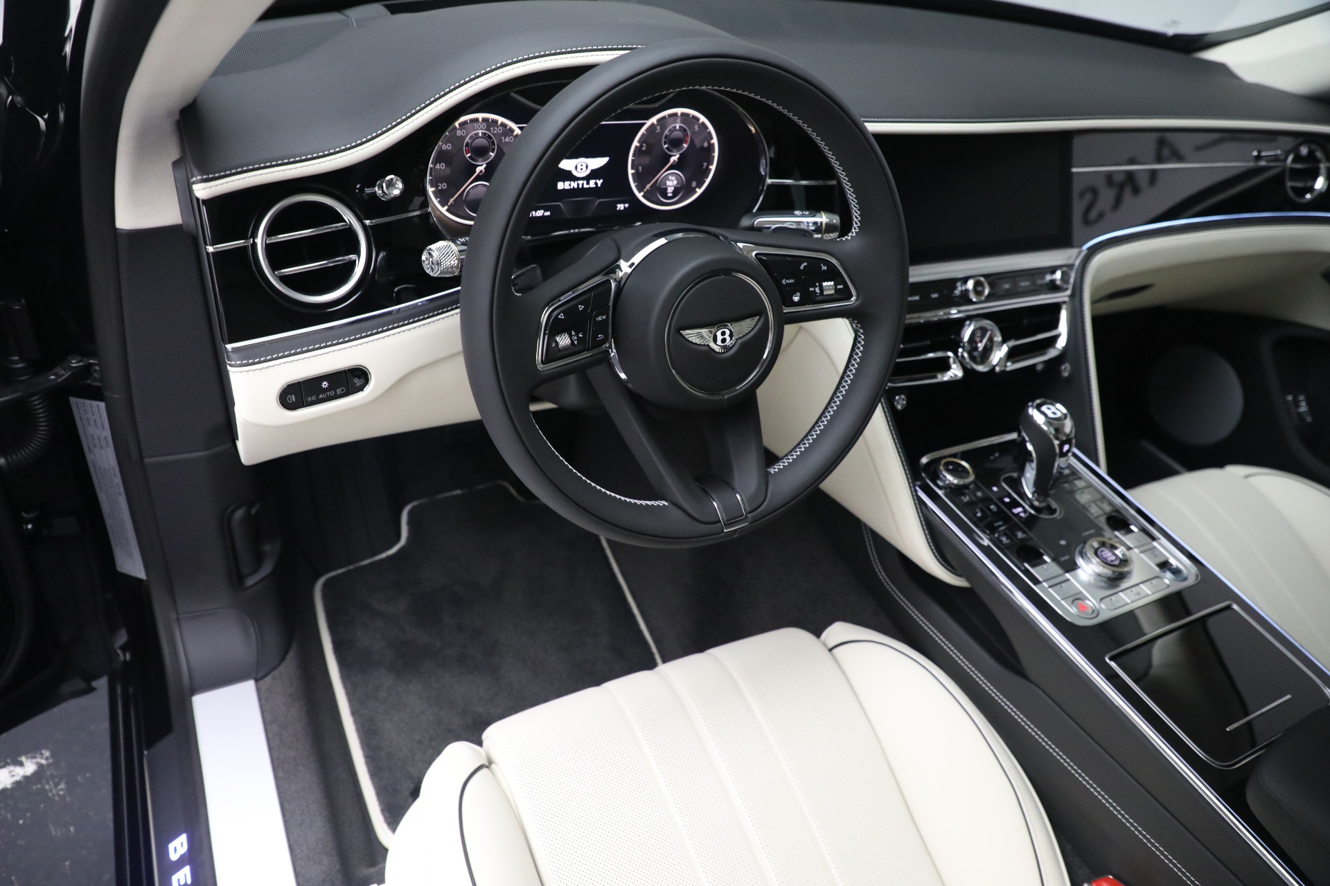 New-2023-Bentley-Flying-Spur-V8