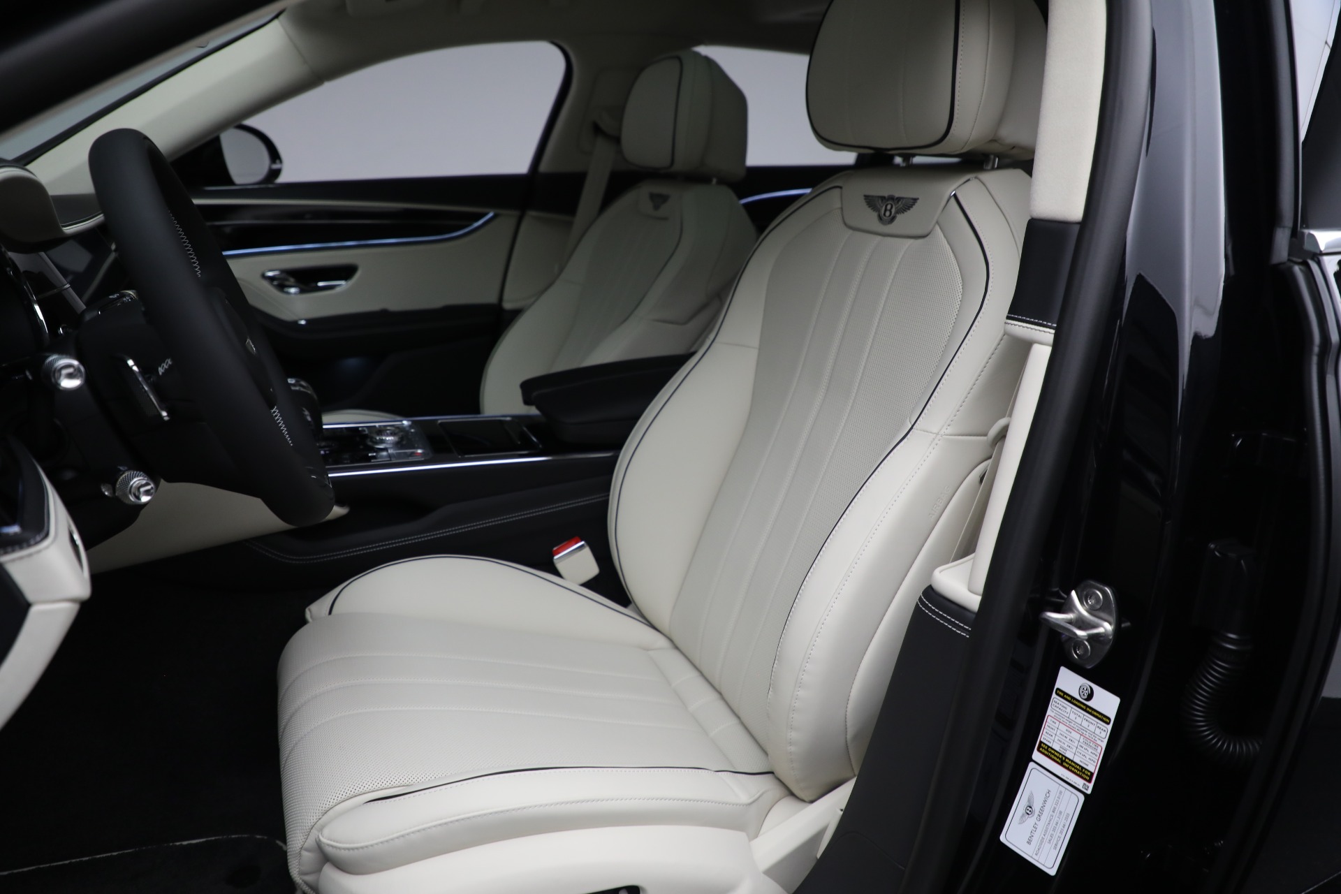 New-2023-Bentley-Flying-Spur-V8