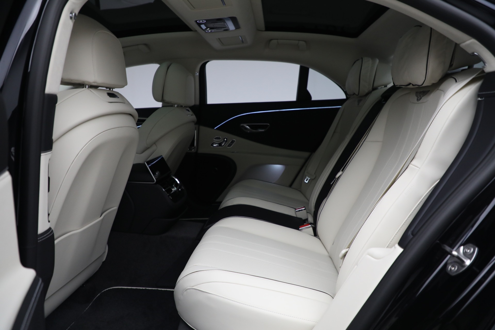 New-2023-Bentley-Flying-Spur-V8