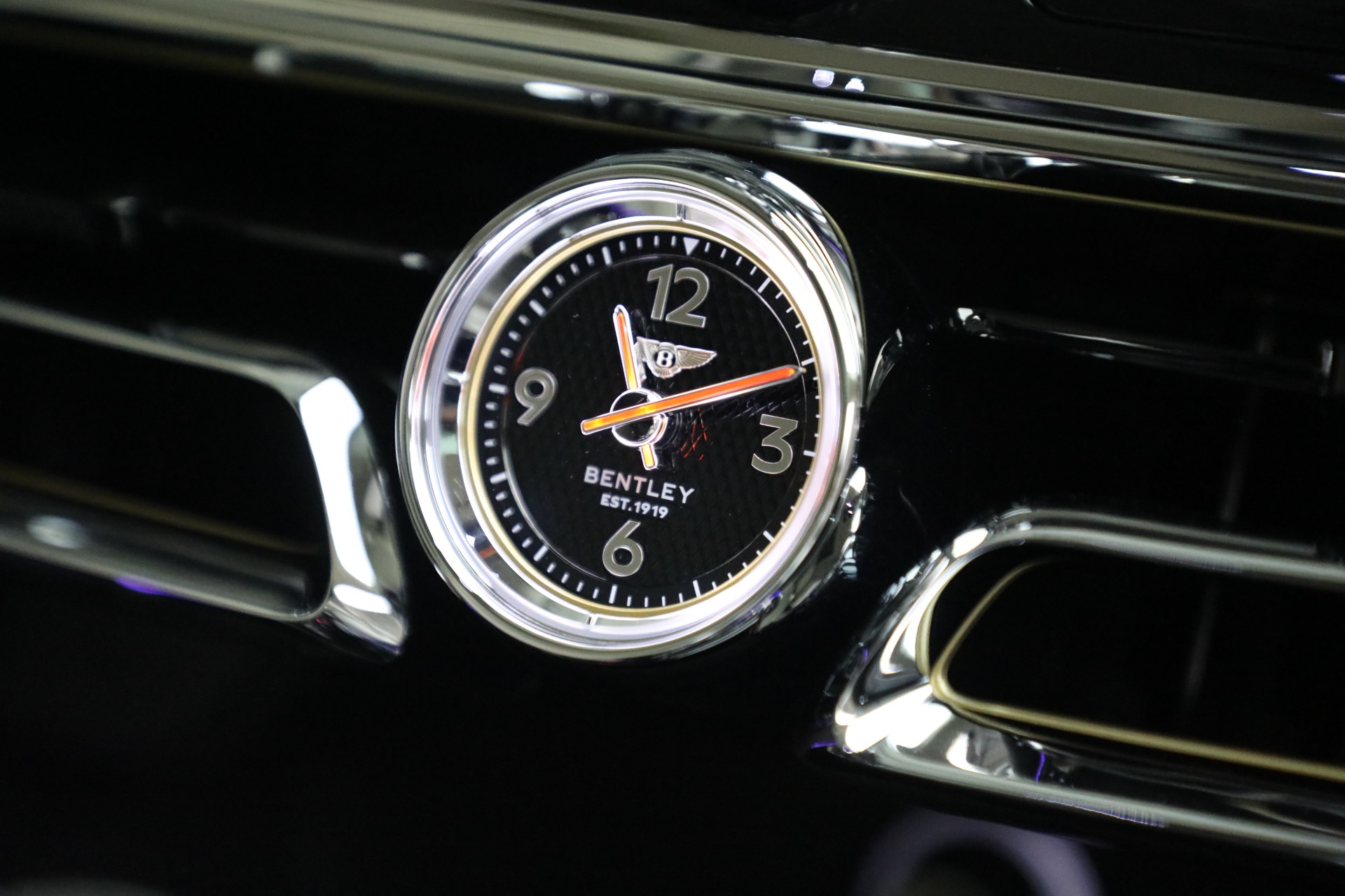 New-2023-Bentley-Flying-Spur-V8