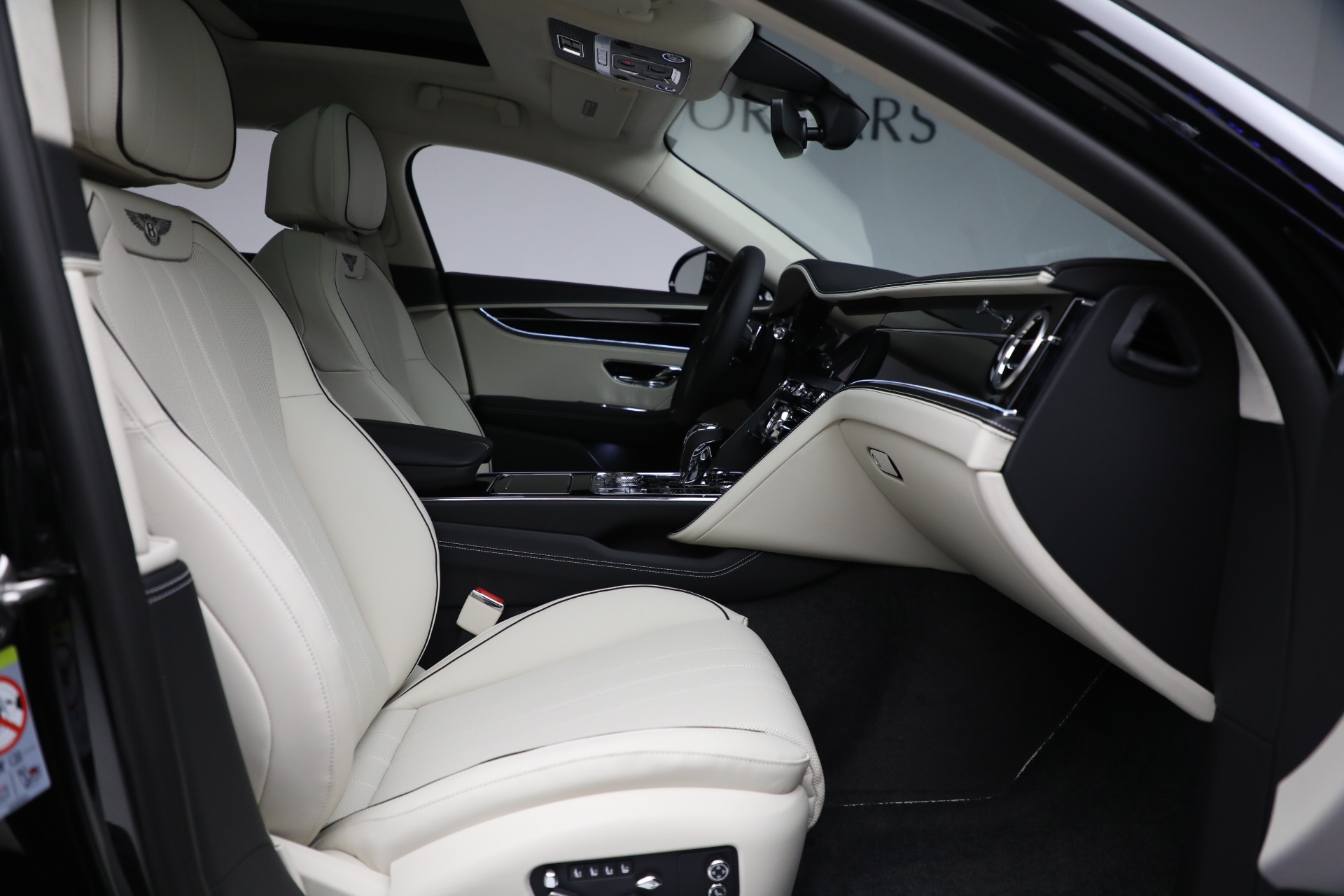 New-2023-Bentley-Flying-Spur-V8