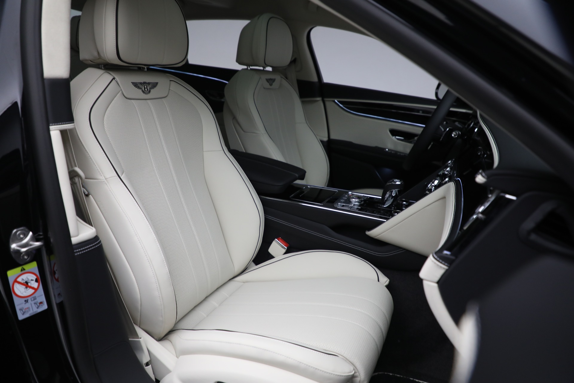 New-2023-Bentley-Flying-Spur-V8