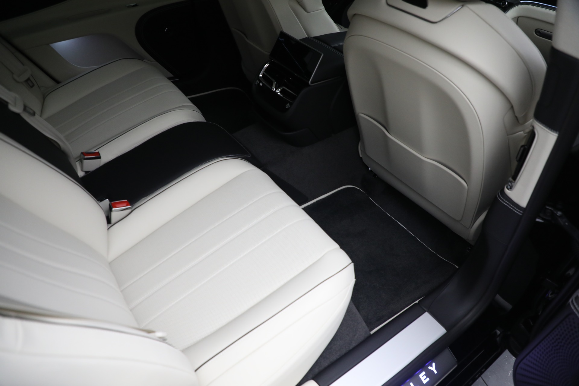 New-2023-Bentley-Flying-Spur-V8