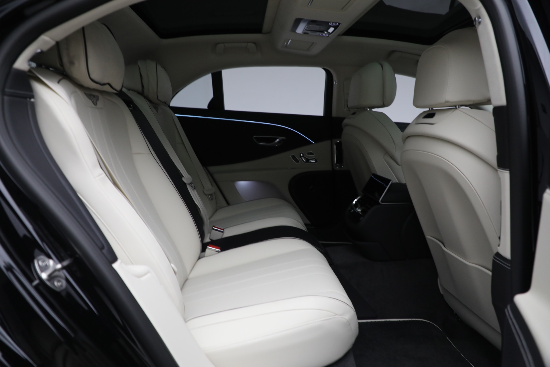 New-2023-Bentley-Flying-Spur-V8