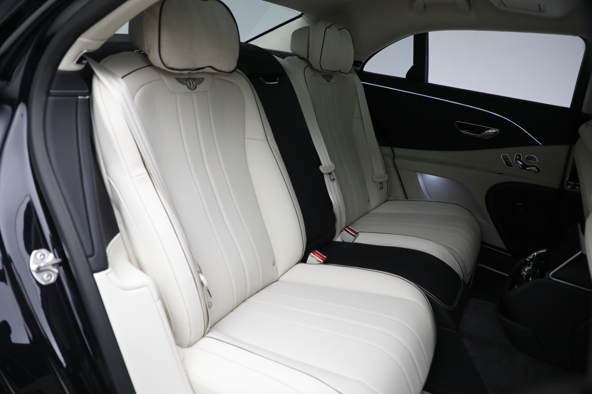 New-2023-Bentley-Flying-Spur-V8