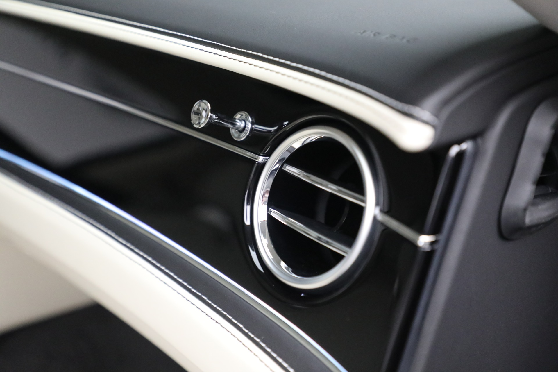 New-2023-Bentley-Flying-Spur-V8