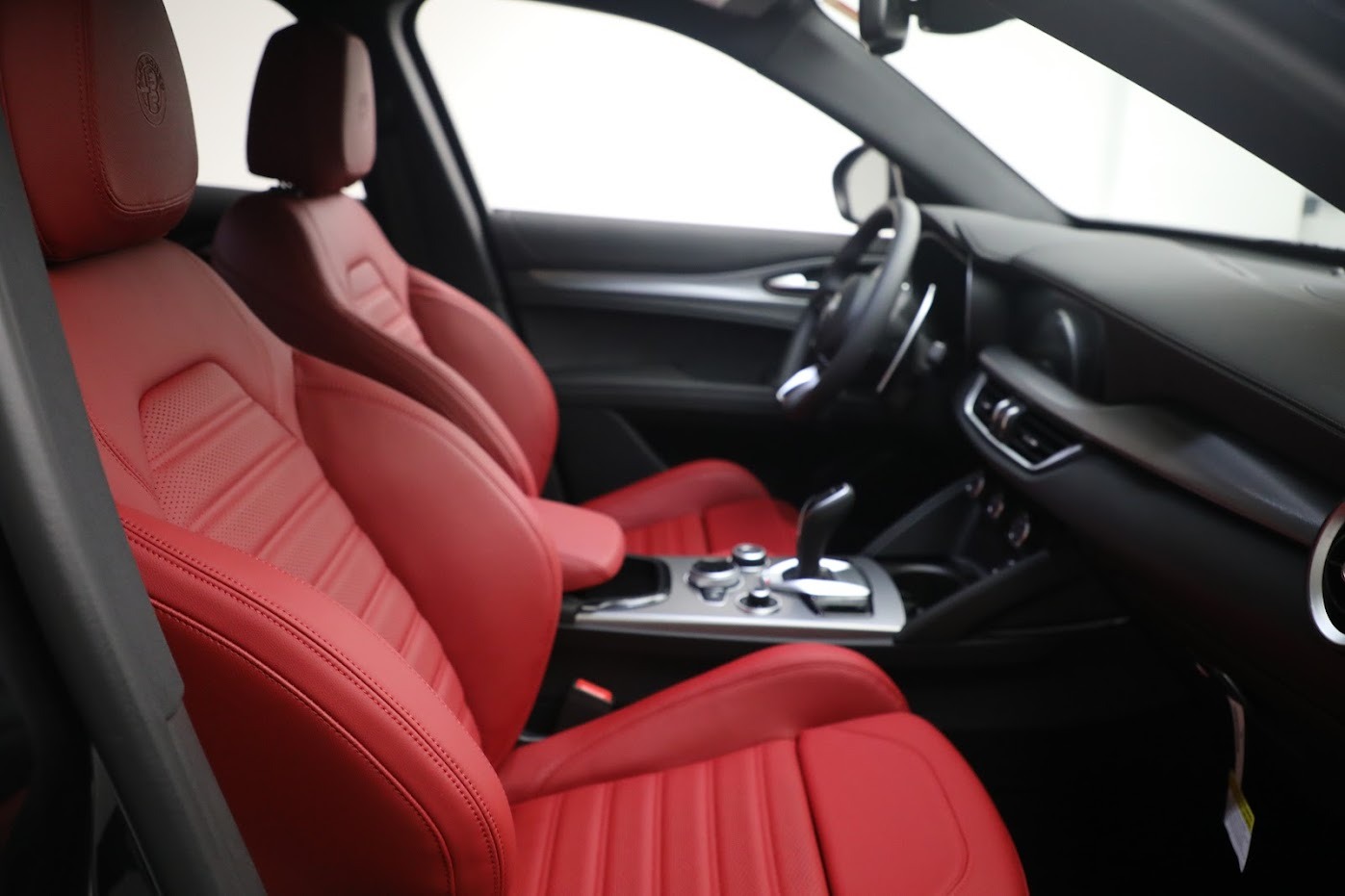 New-2024-Alfa-Romeo-Stelvio-Veloce