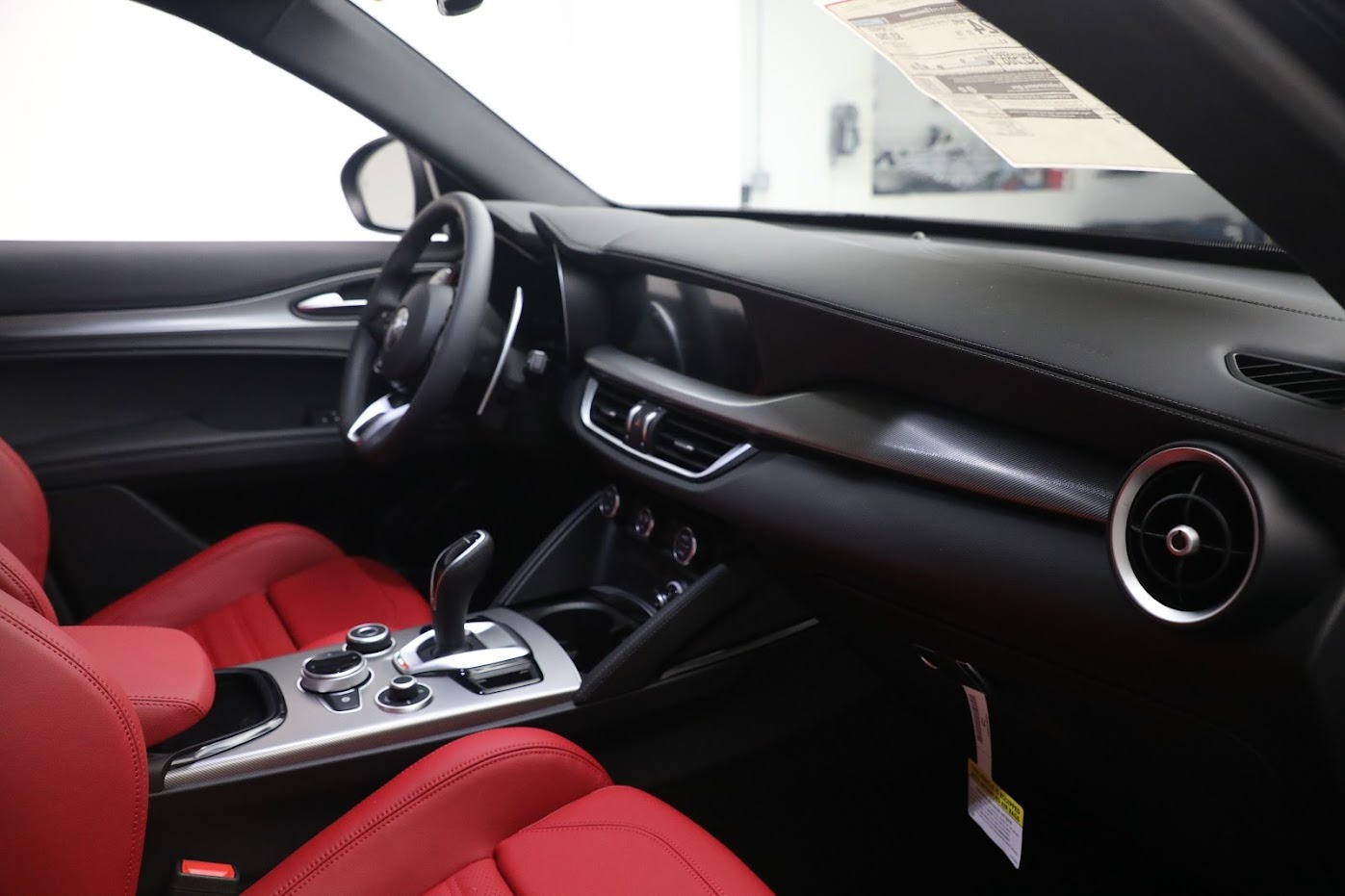 New-2024-Alfa-Romeo-Stelvio-Veloce