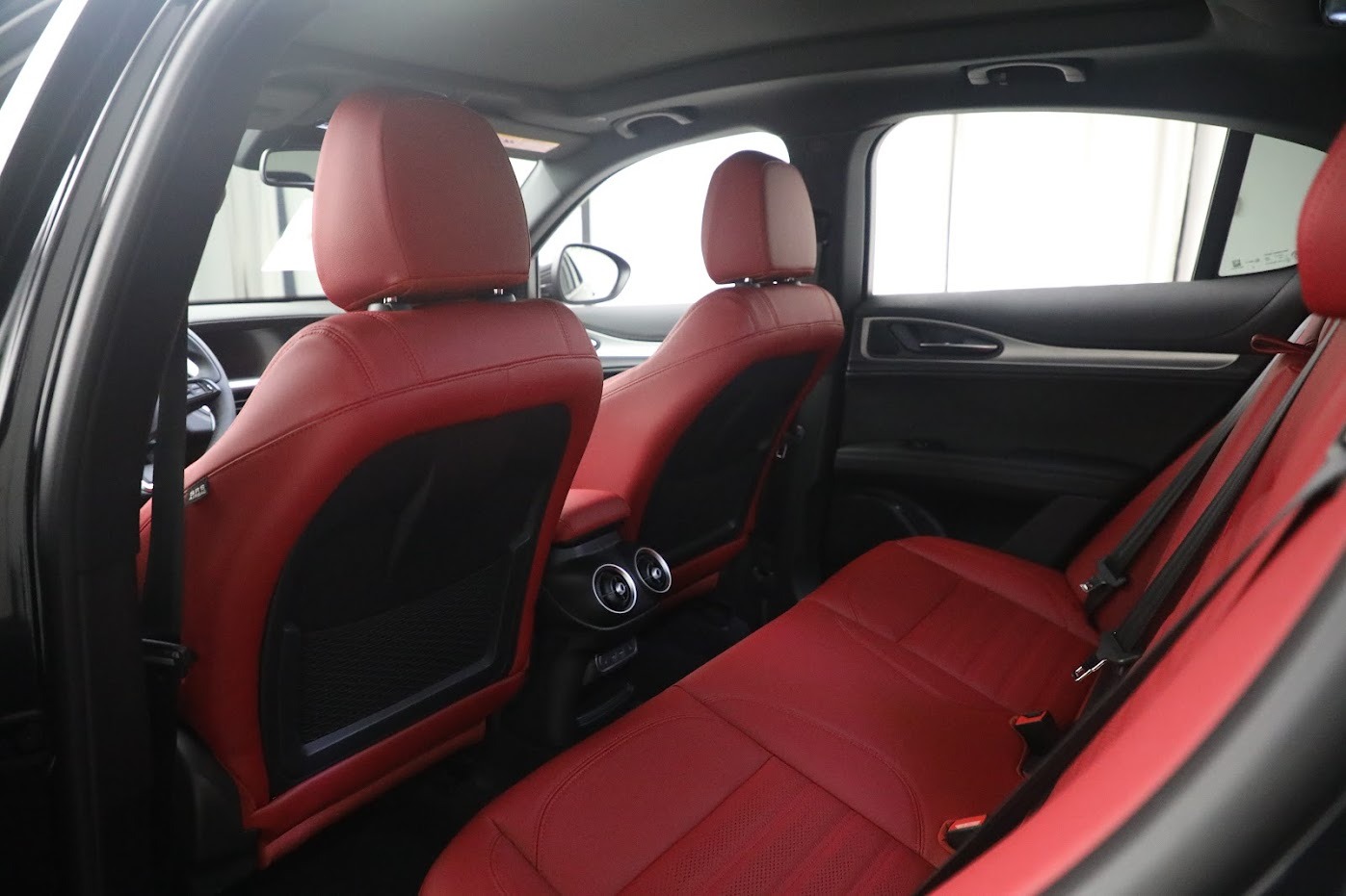 New-2024-Alfa-Romeo-Stelvio-Veloce