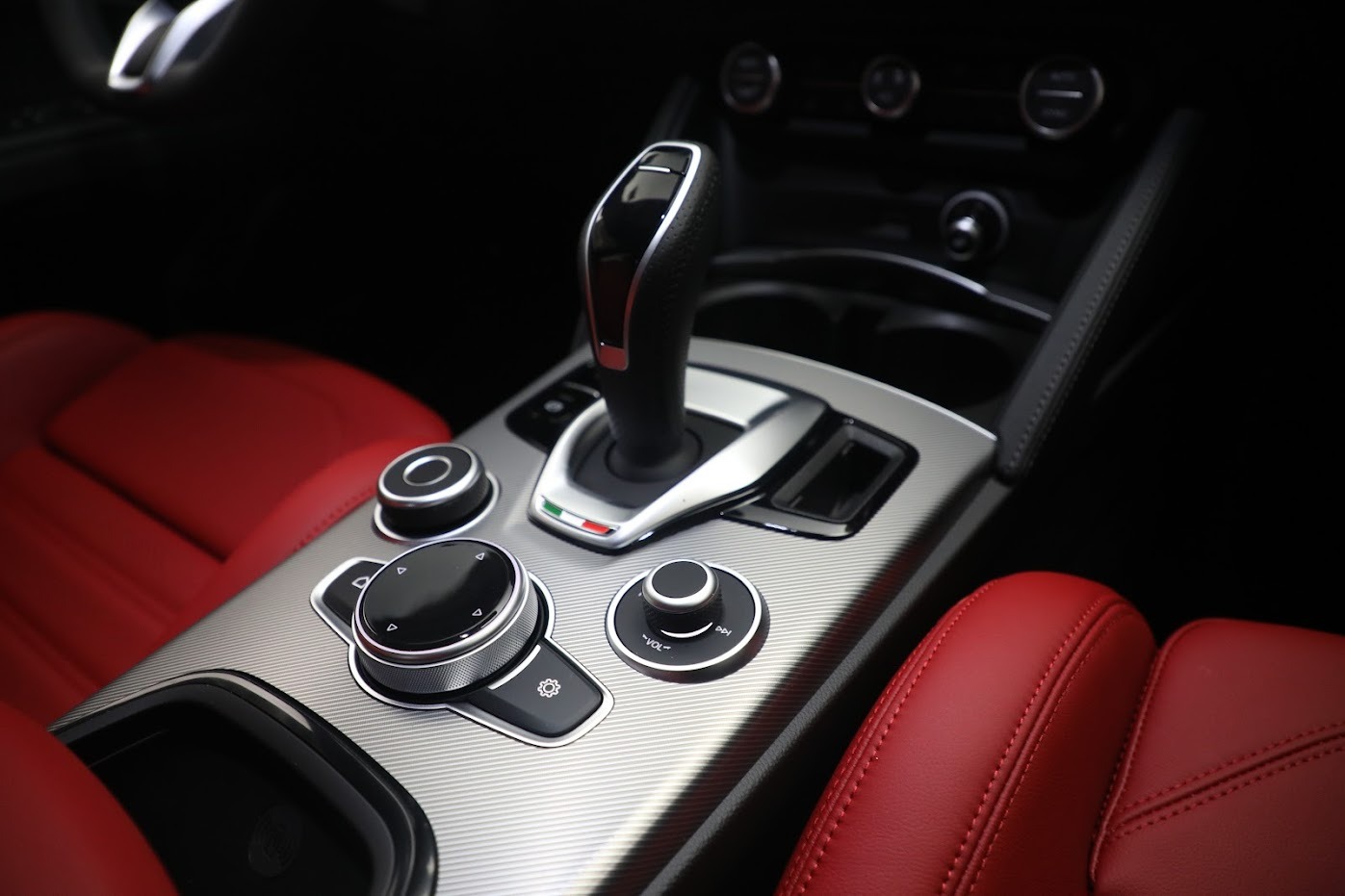 New-2024-Alfa-Romeo-Stelvio-Veloce