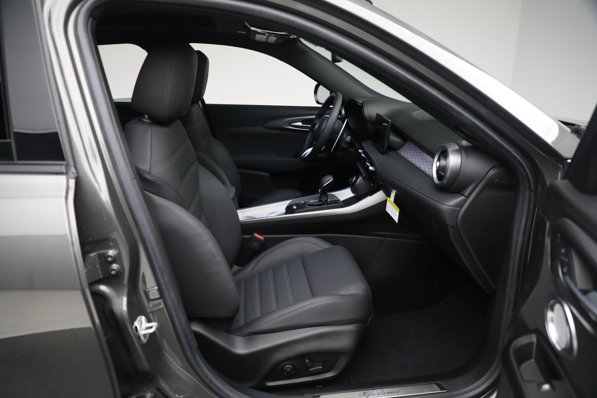 Used-2024-Alfa-Romeo-Tonale-Veloce