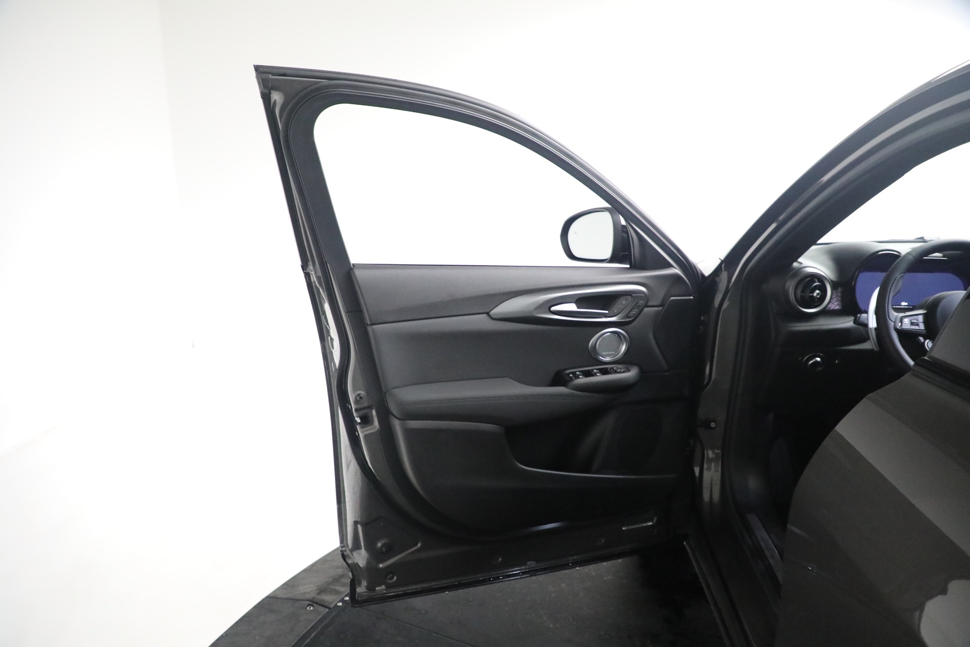 Used-2024-Alfa-Romeo-Tonale-Veloce