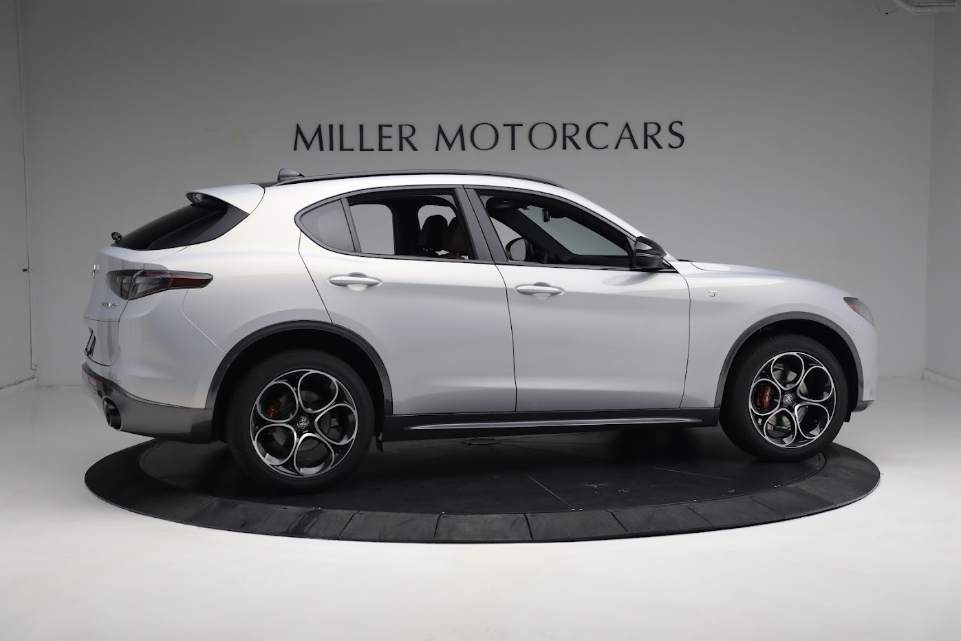 New-2024-Alfa-Romeo-Stelvio-Ti