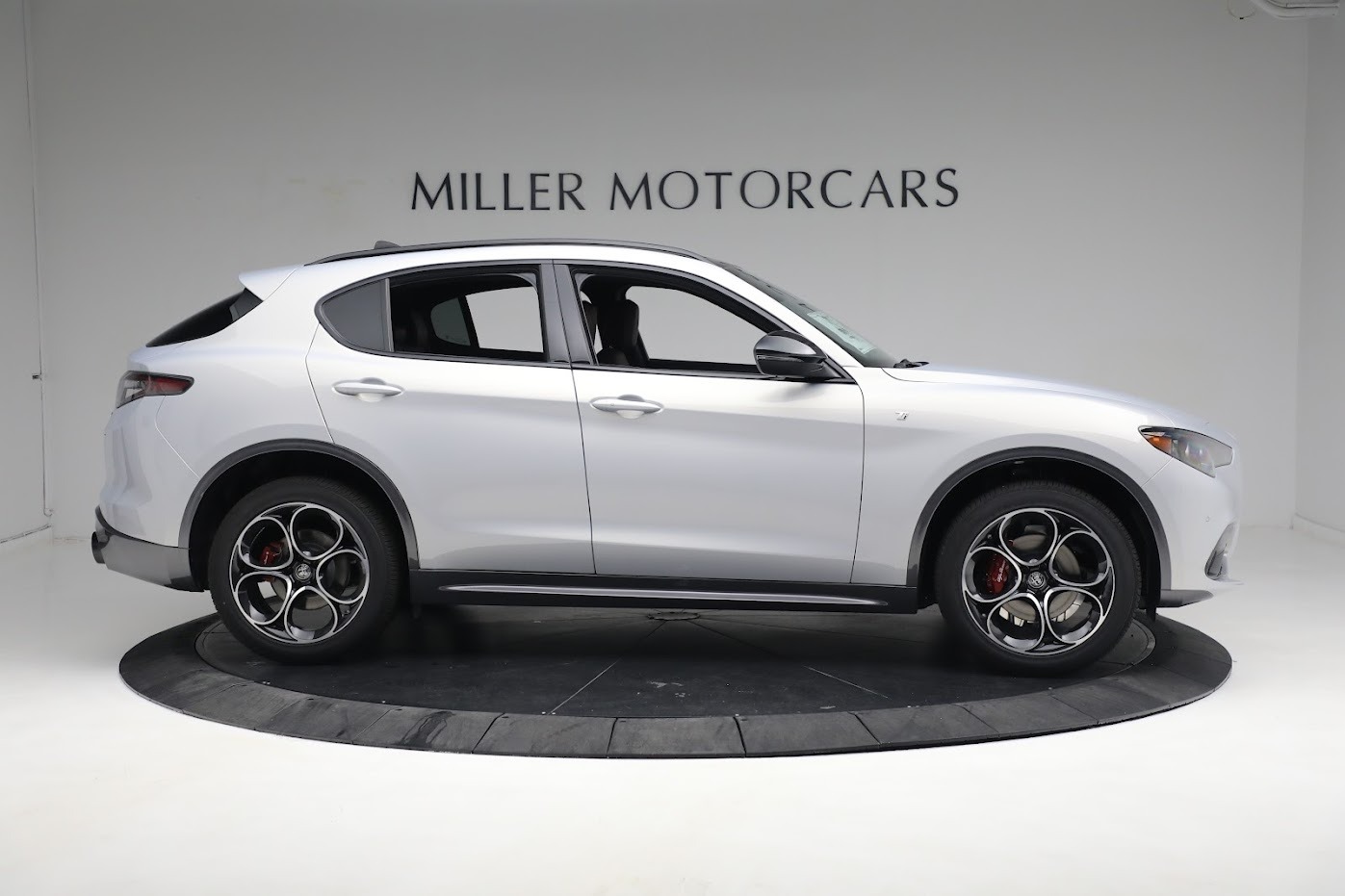 New-2024-Alfa-Romeo-Stelvio-Ti