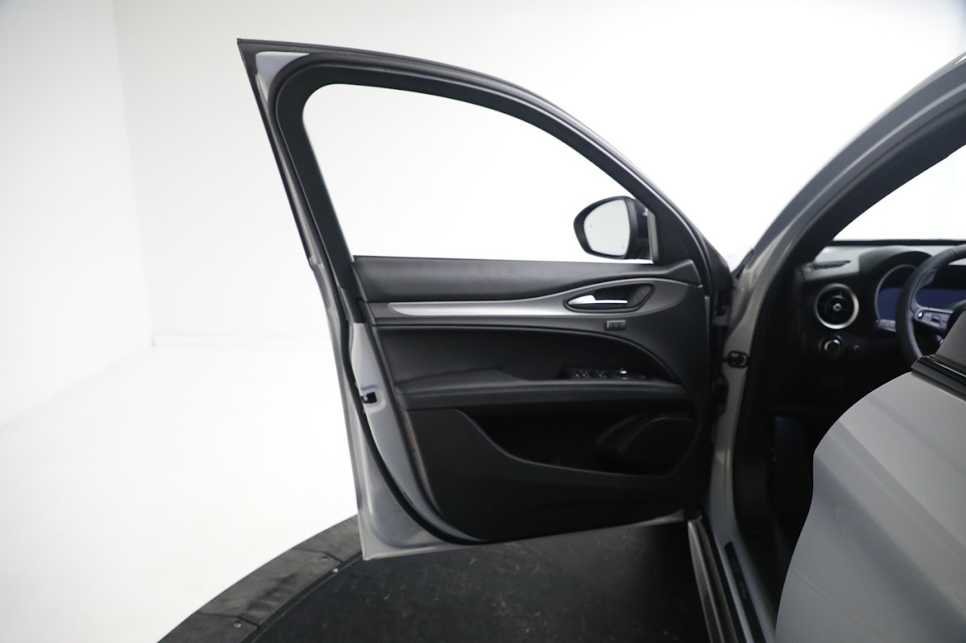 New-2024-Alfa-Romeo-Stelvio-Ti