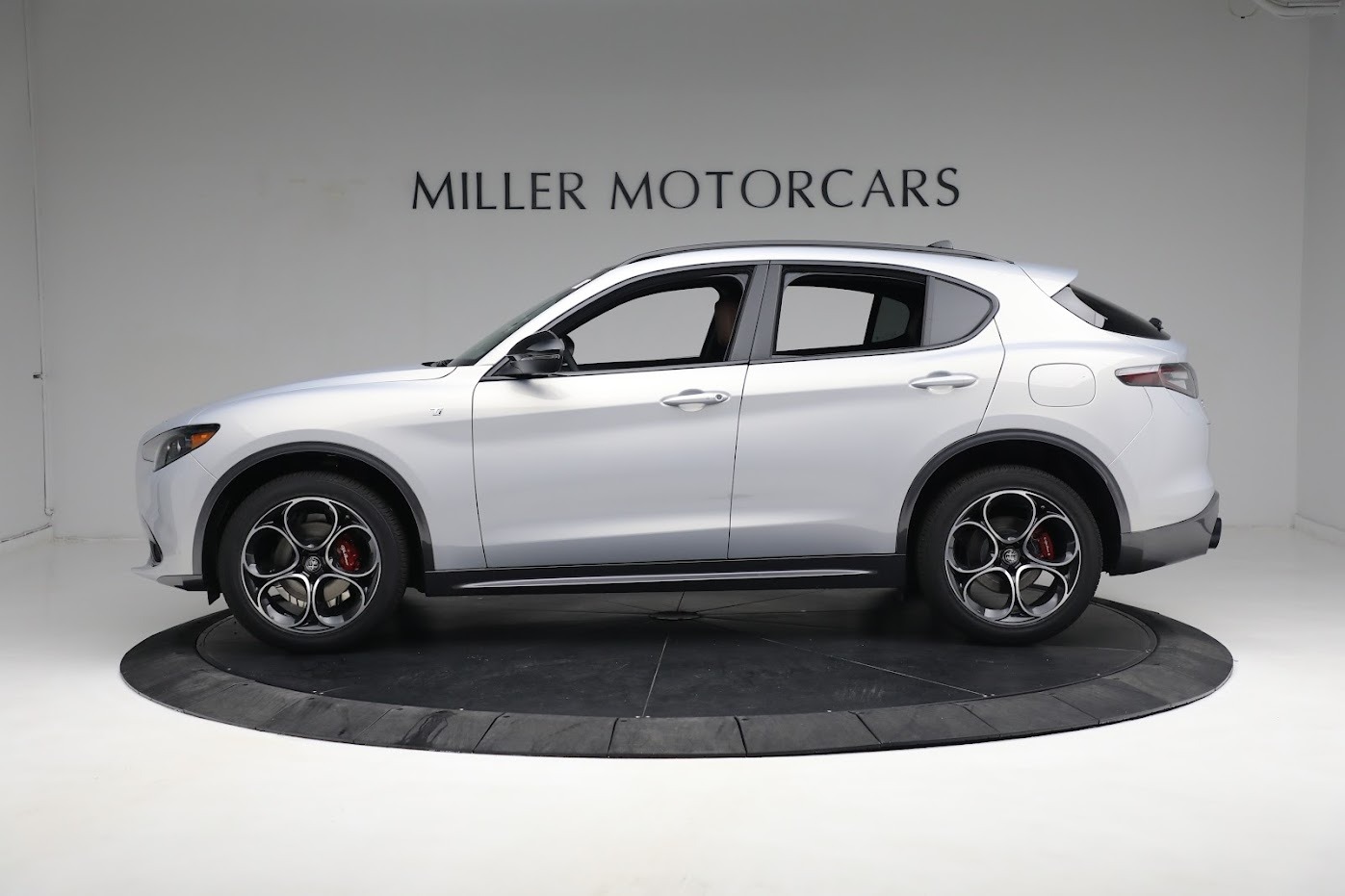 New-2024-Alfa-Romeo-Stelvio-Ti