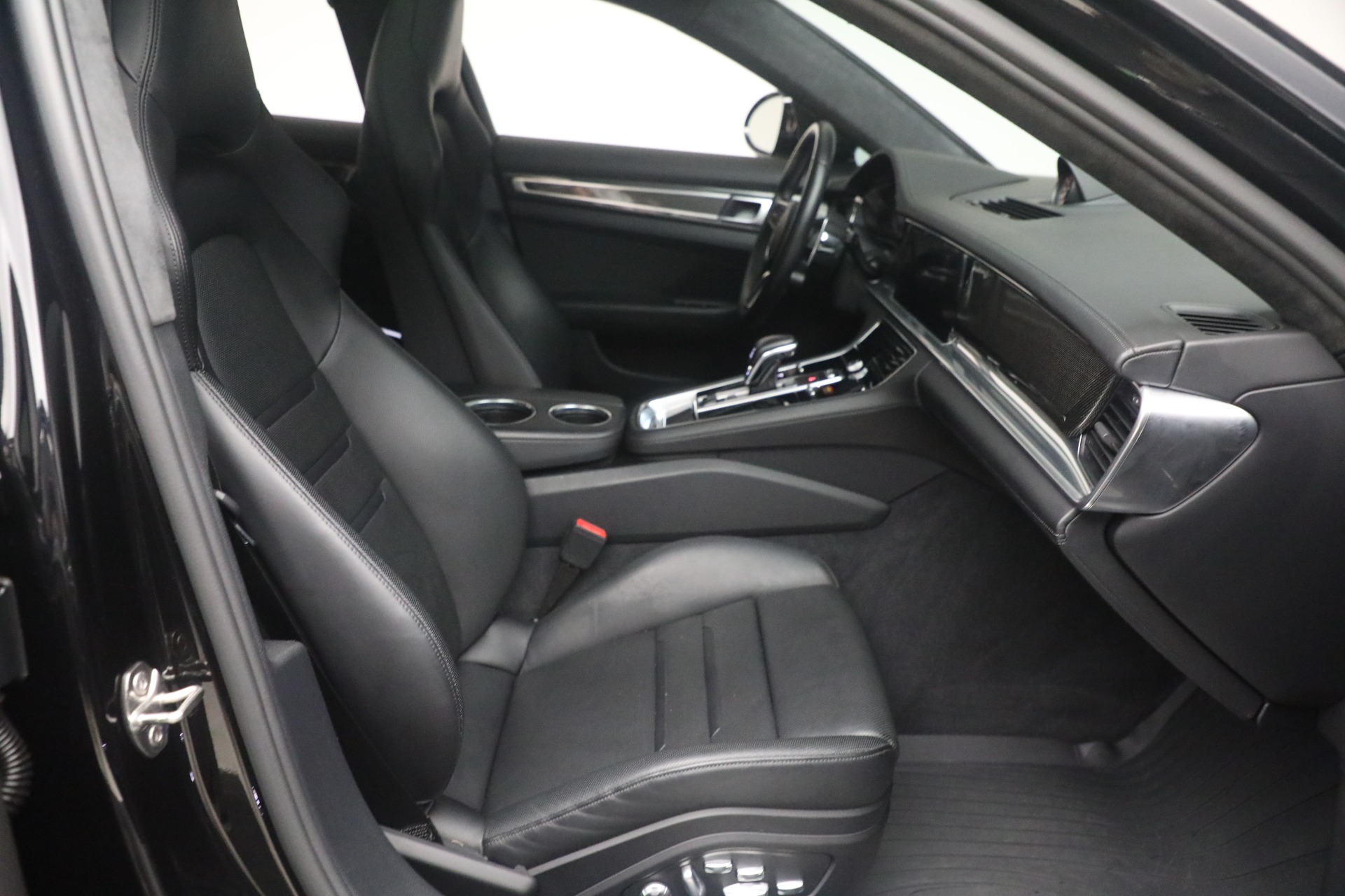 Used-2018-Porsche-Panamera-Turbo