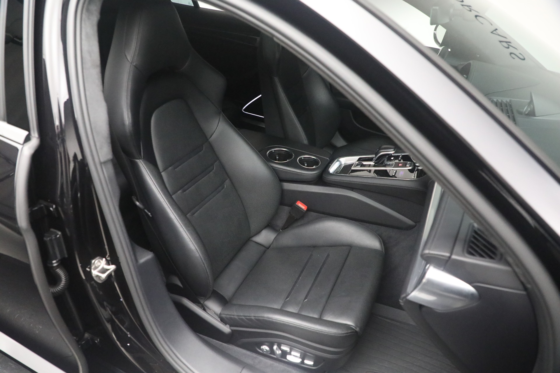 Used-2018-Porsche-Panamera-Turbo