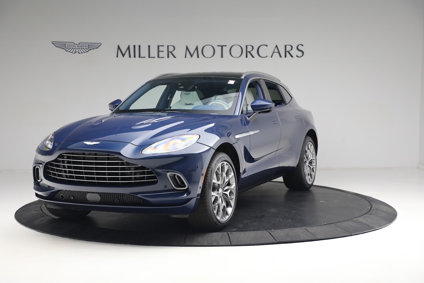 New-2024-Aston-Martin-DBX