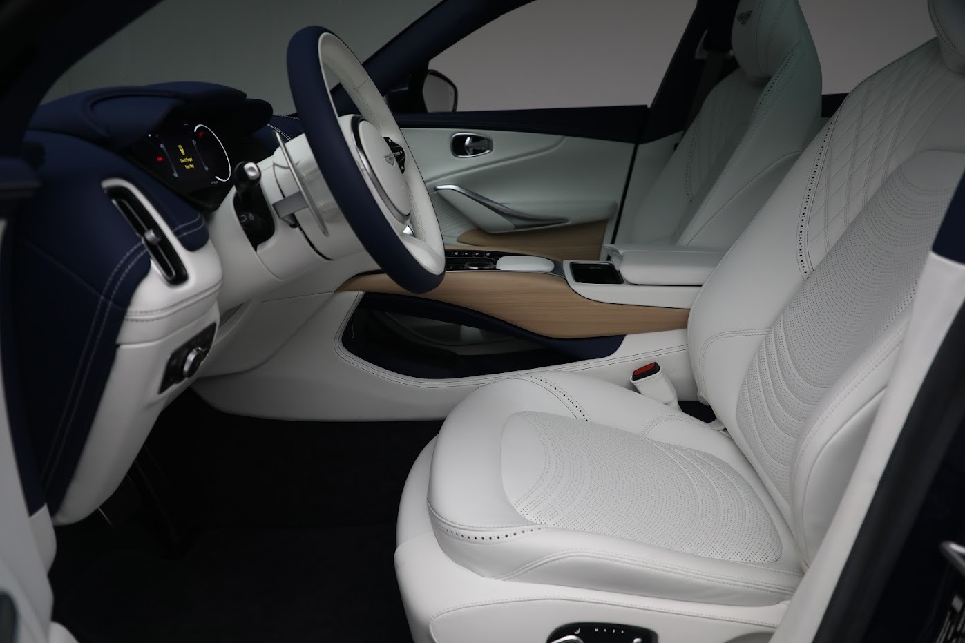 New-2024-Aston-Martin-DBX