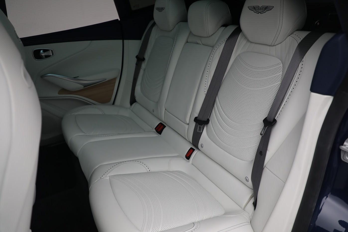 New-2024-Aston-Martin-DBX