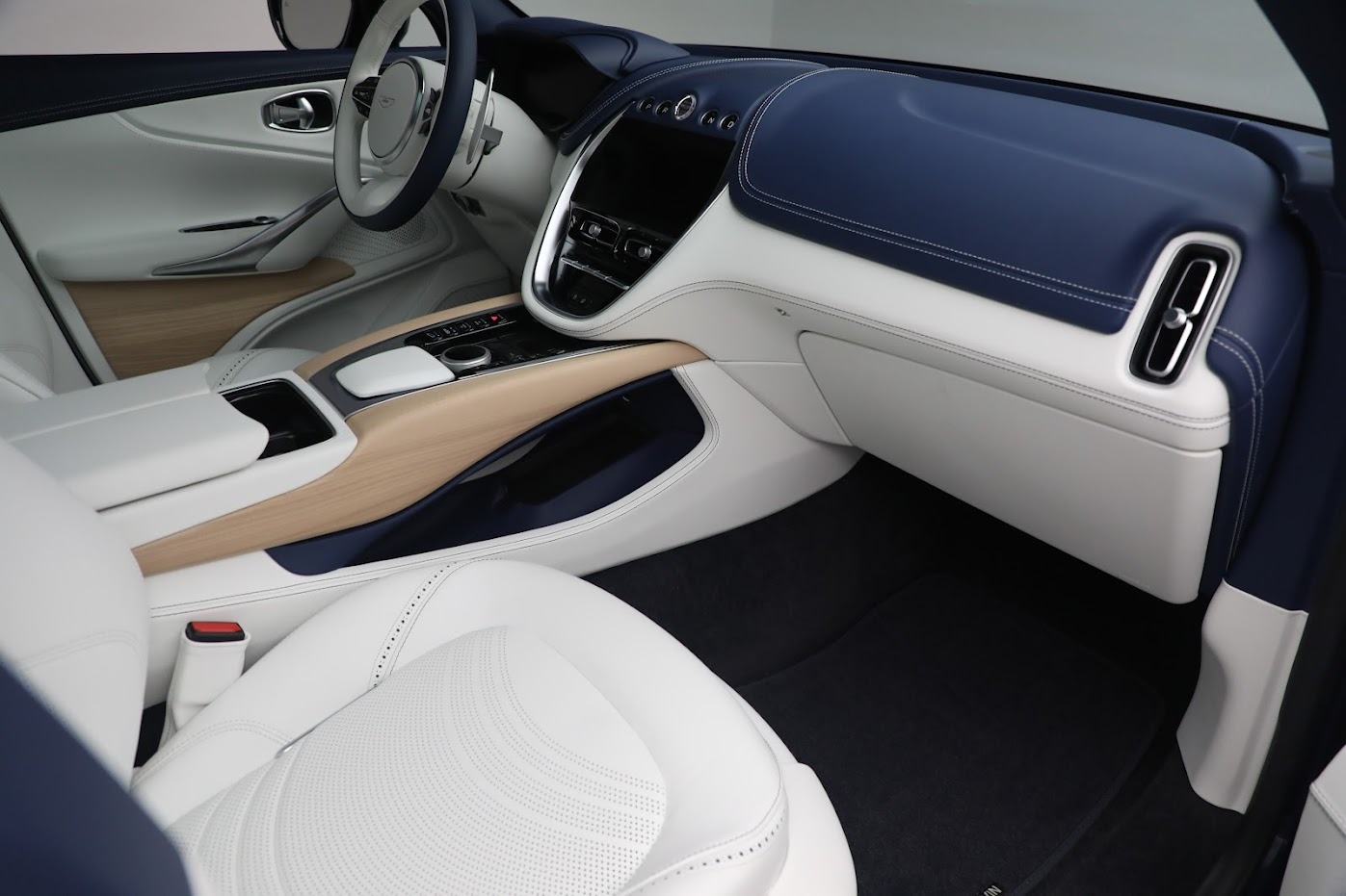 New-2024-Aston-Martin-DBX