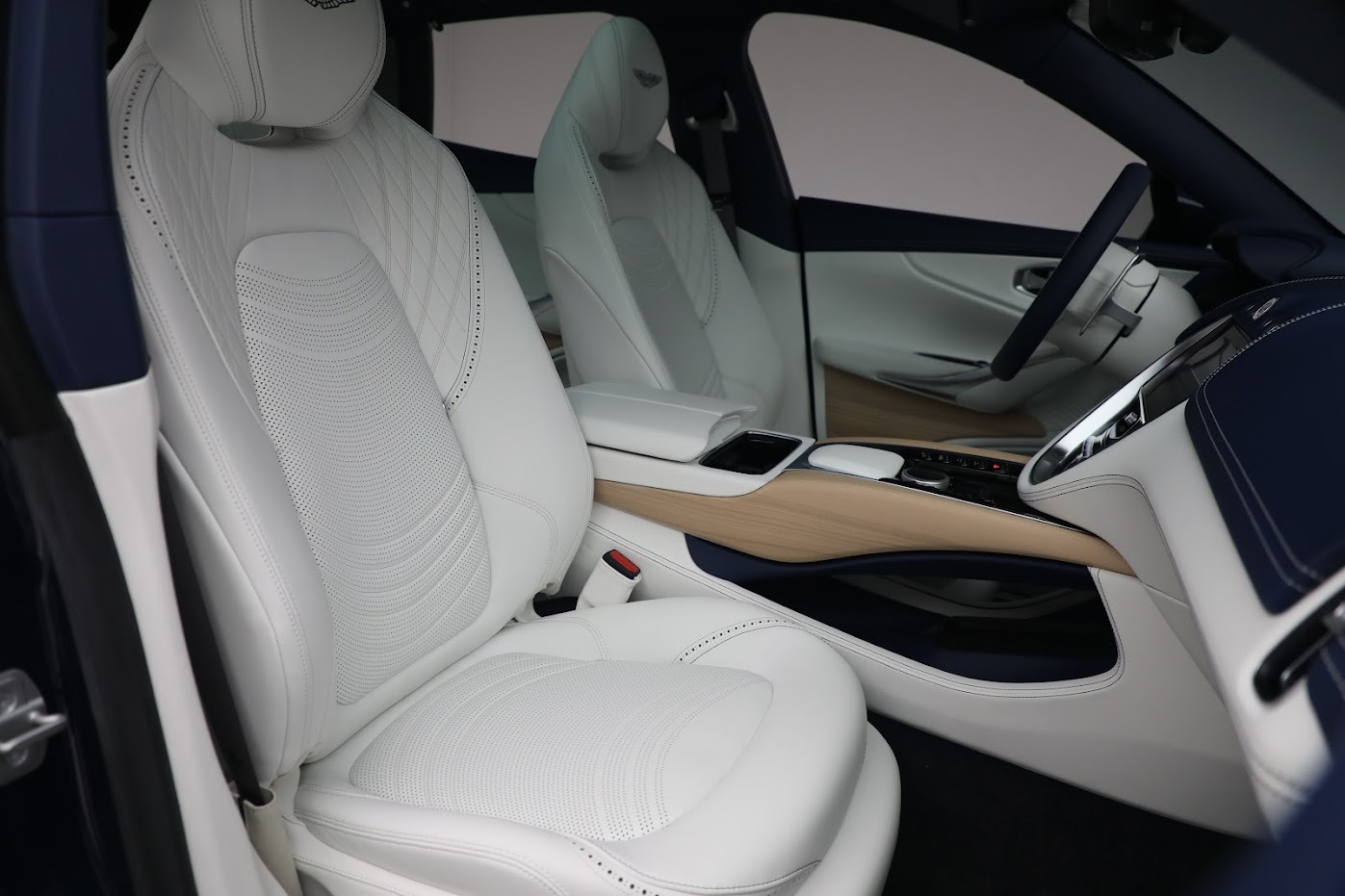 New-2024-Aston-Martin-DBX