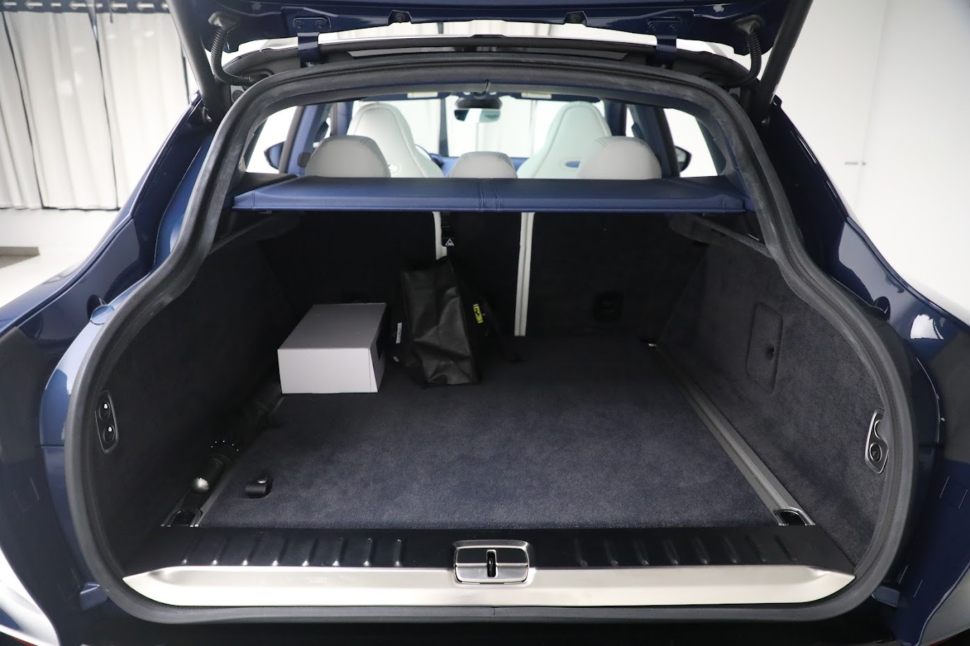 New-2024-Aston-Martin-DBX