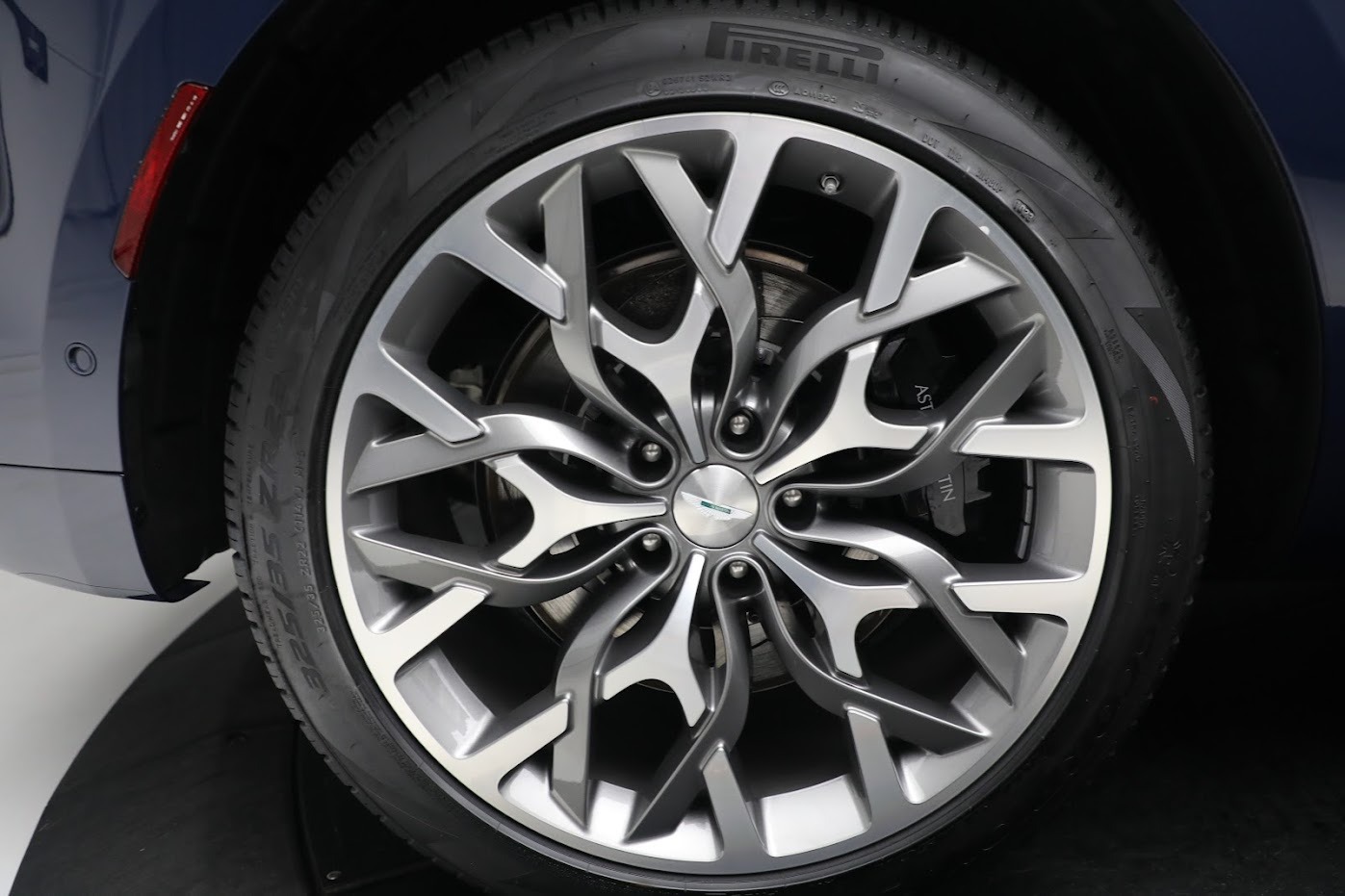 New-2024-Aston-Martin-DBX