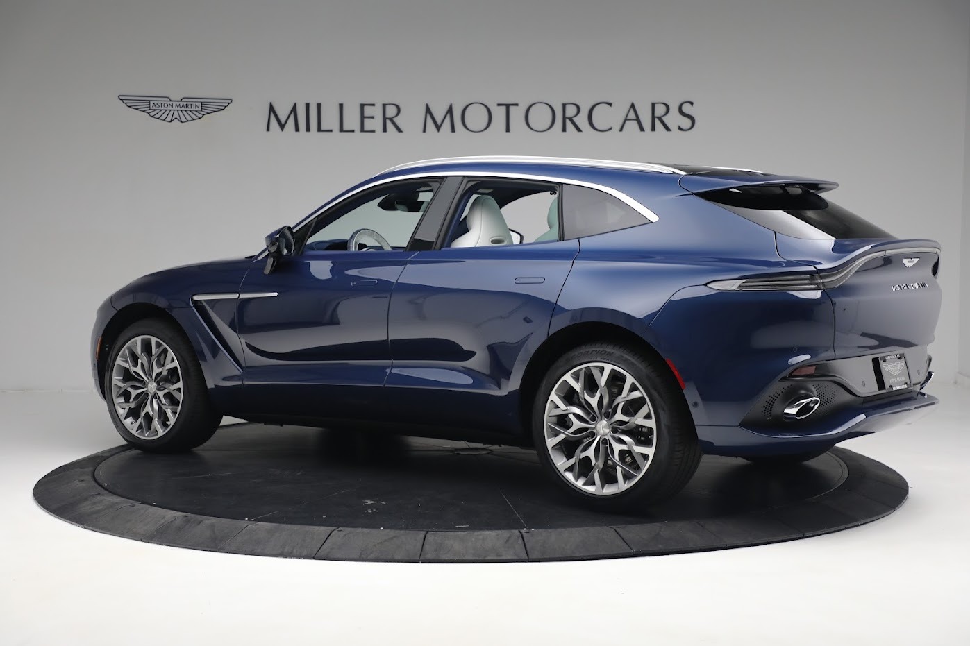 New-2024-Aston-Martin-DBX