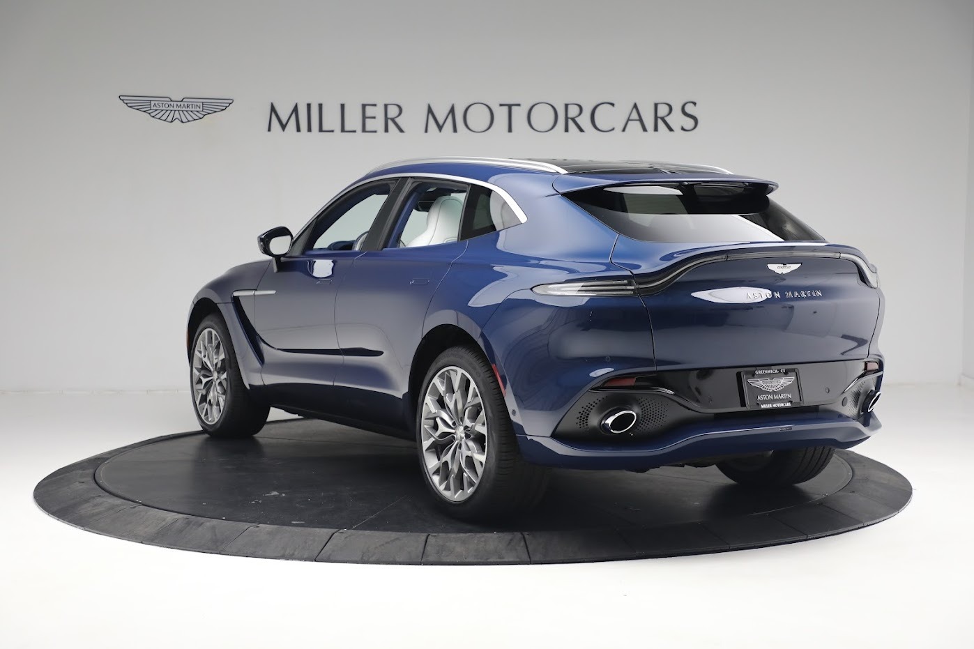 New-2024-Aston-Martin-DBX