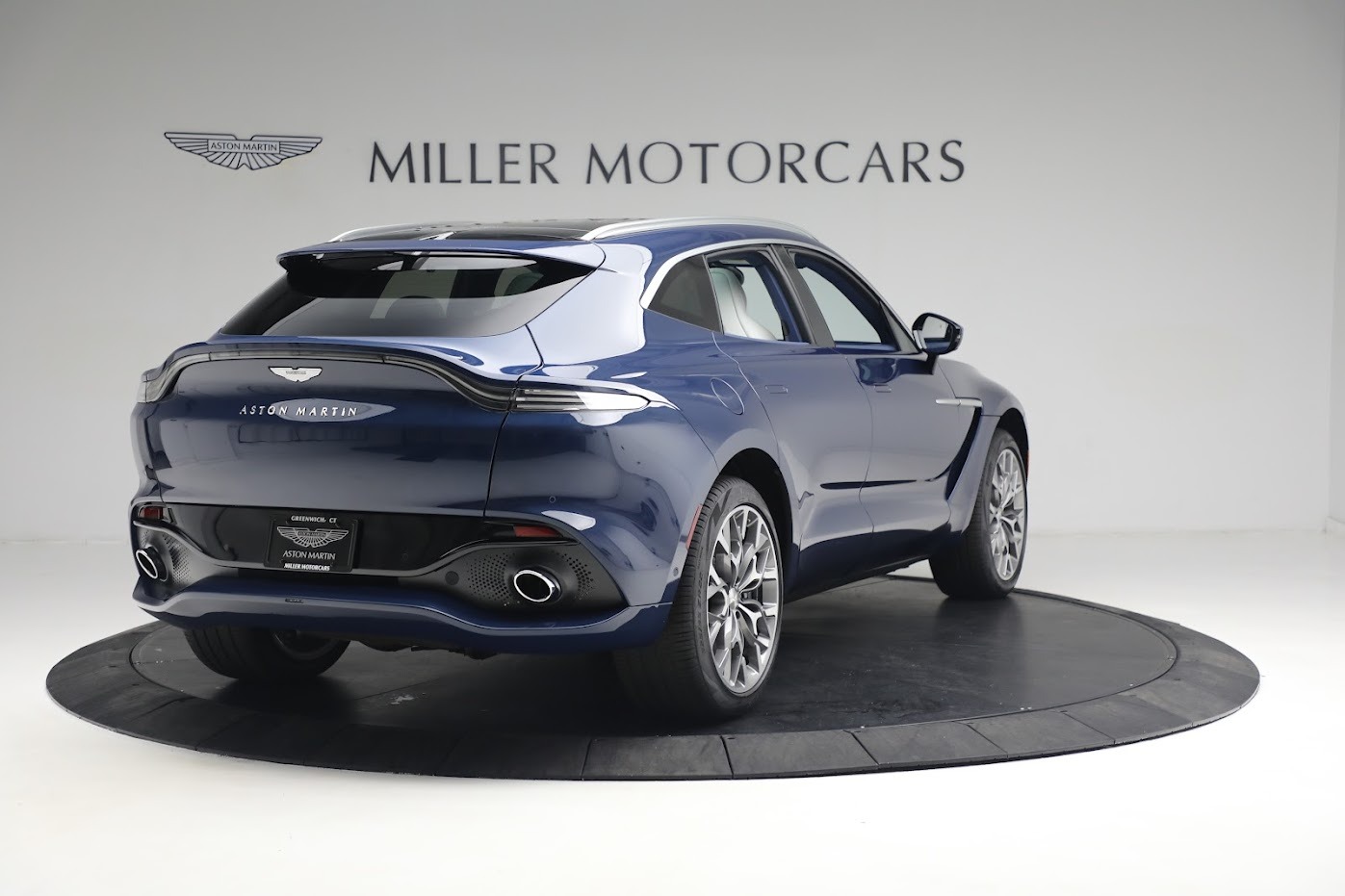 New-2024-Aston-Martin-DBX