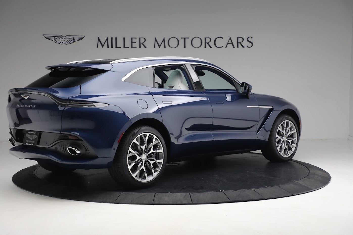 New-2024-Aston-Martin-DBX