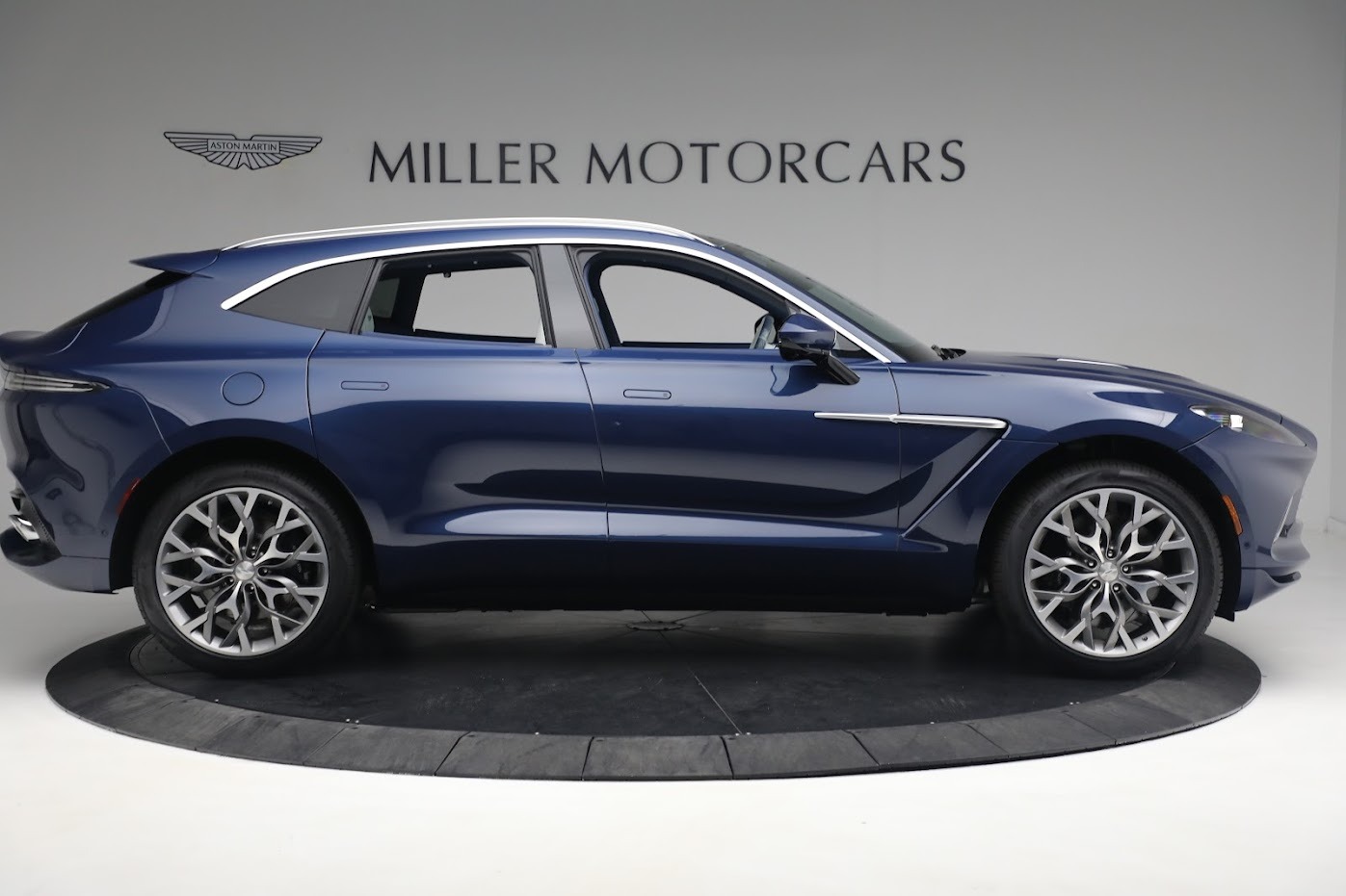 New-2024-Aston-Martin-DBX