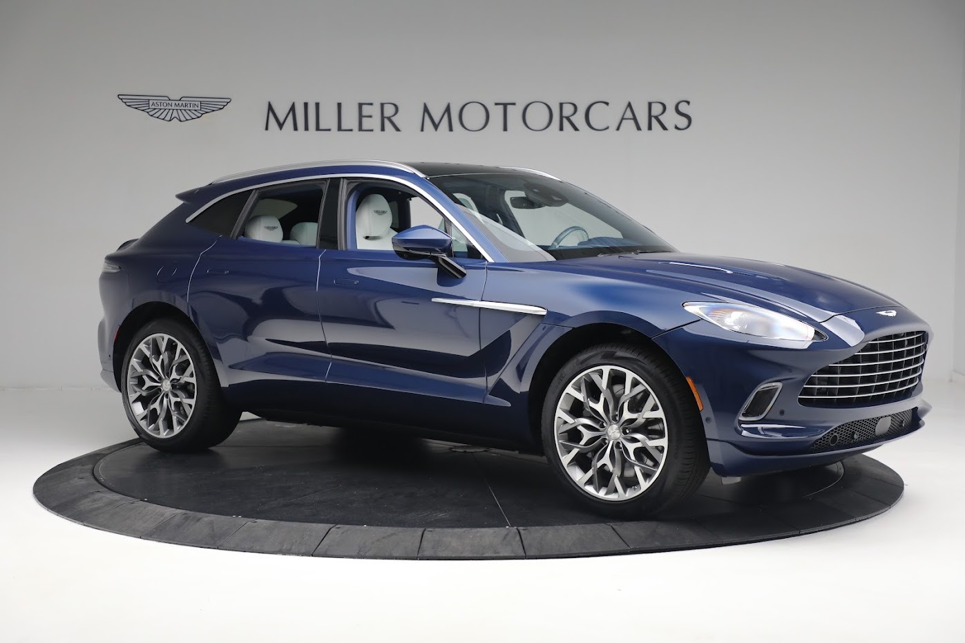New-2024-Aston-Martin-DBX