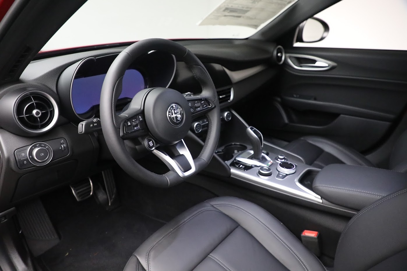 New-2024-Alfa-Romeo-Giulia-Ti