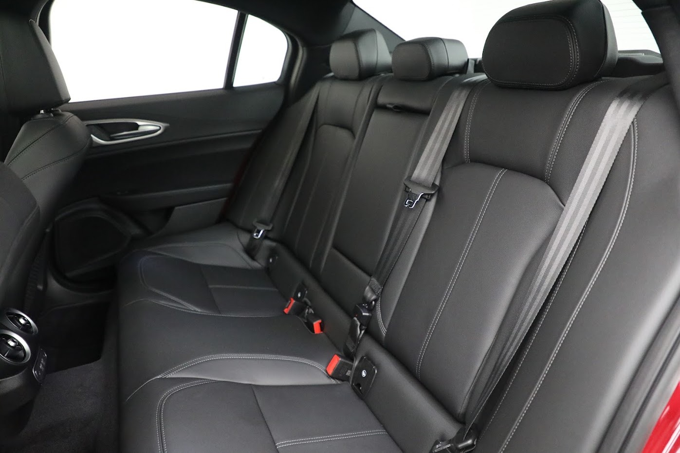 New-2024-Alfa-Romeo-Giulia-Ti