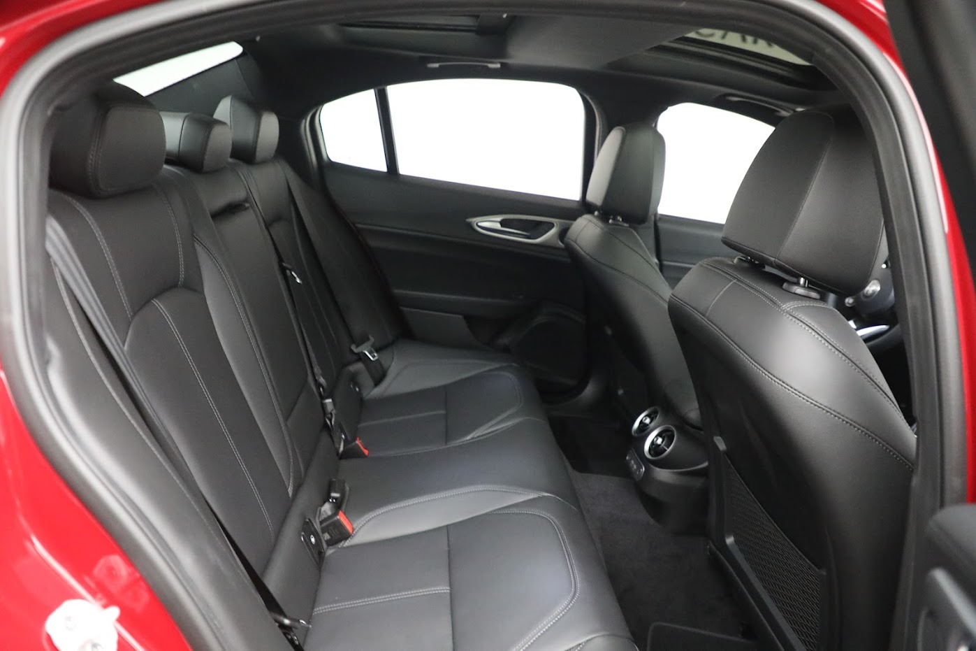 New-2024-Alfa-Romeo-Giulia-Ti